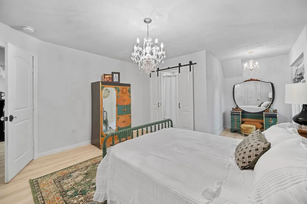 Single Family Residence For Sale in Collin County , 1002 New Street, Mc Kinney, Texas 75069, 4 Bedroom, 3 Bathroom, 2 Garage spaces, 1,703 Sqft, built in 1953, mls#21371313, Real Estate Agent in Mc Kinney, Homes For Sale in Collin county, Homes For Sale in Mc Kinney, Realtor in Mc Kinney Texas, Real Estate Brokerage Independent Realty Texas, Luminita Cordes Realtor