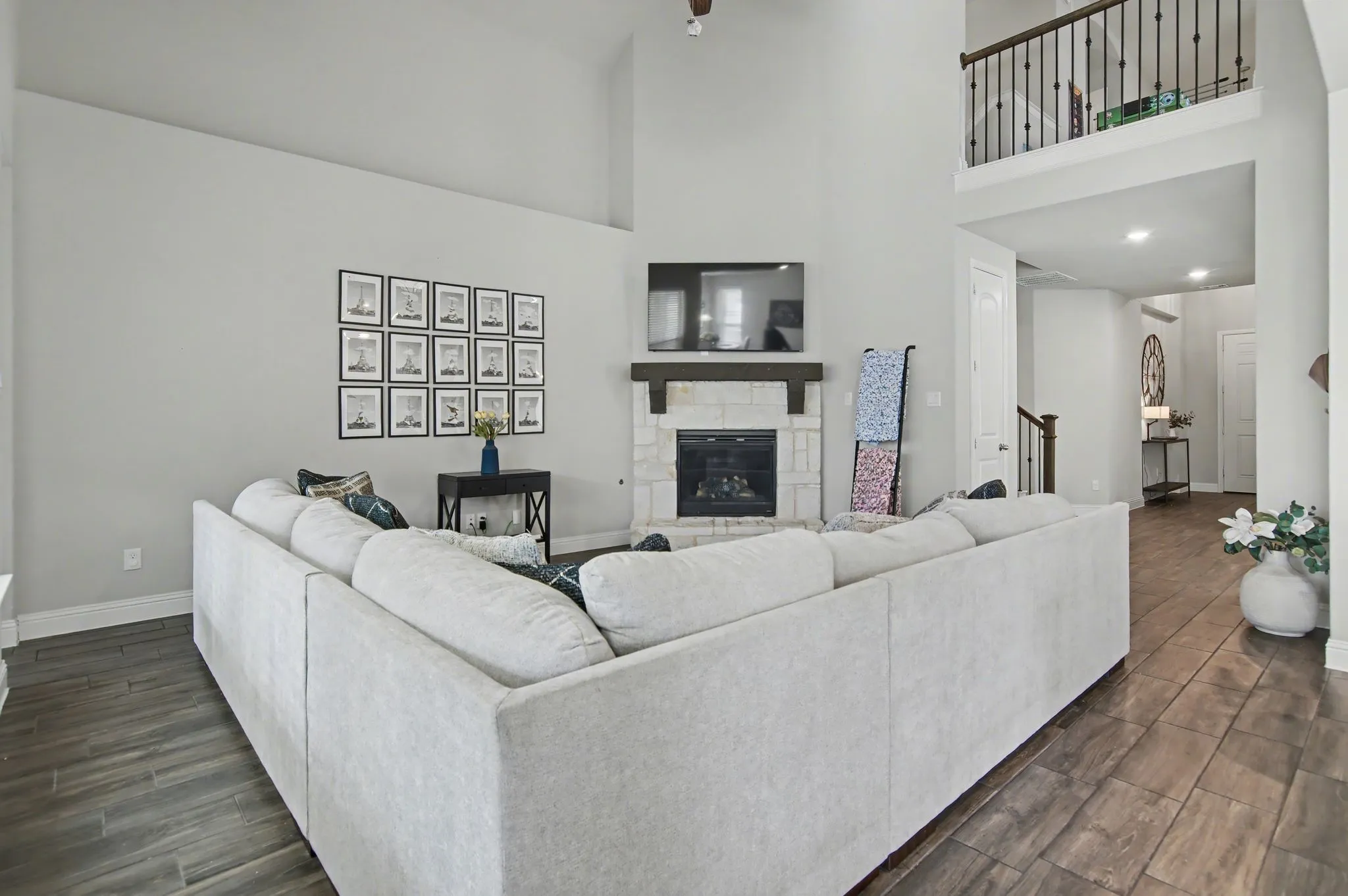 Single Family Residence For Sale in Tarrant County , 5621 Salt Springs Drive, Fort Worth, Texas 76179, 4 Bedroom, 4 Bathroom, 2 Garage spaces, 3,306 Sqft, built in 2020, mls#21374733, Real Estate Agent in Fort Worth, Homes For Sale in Tarrant county, Homes For Sale in Fort Worth, Realtor in Fort Worth Texas, Real Estate Brokerage Independent Realty Texas, Luminita Cordes Realtor