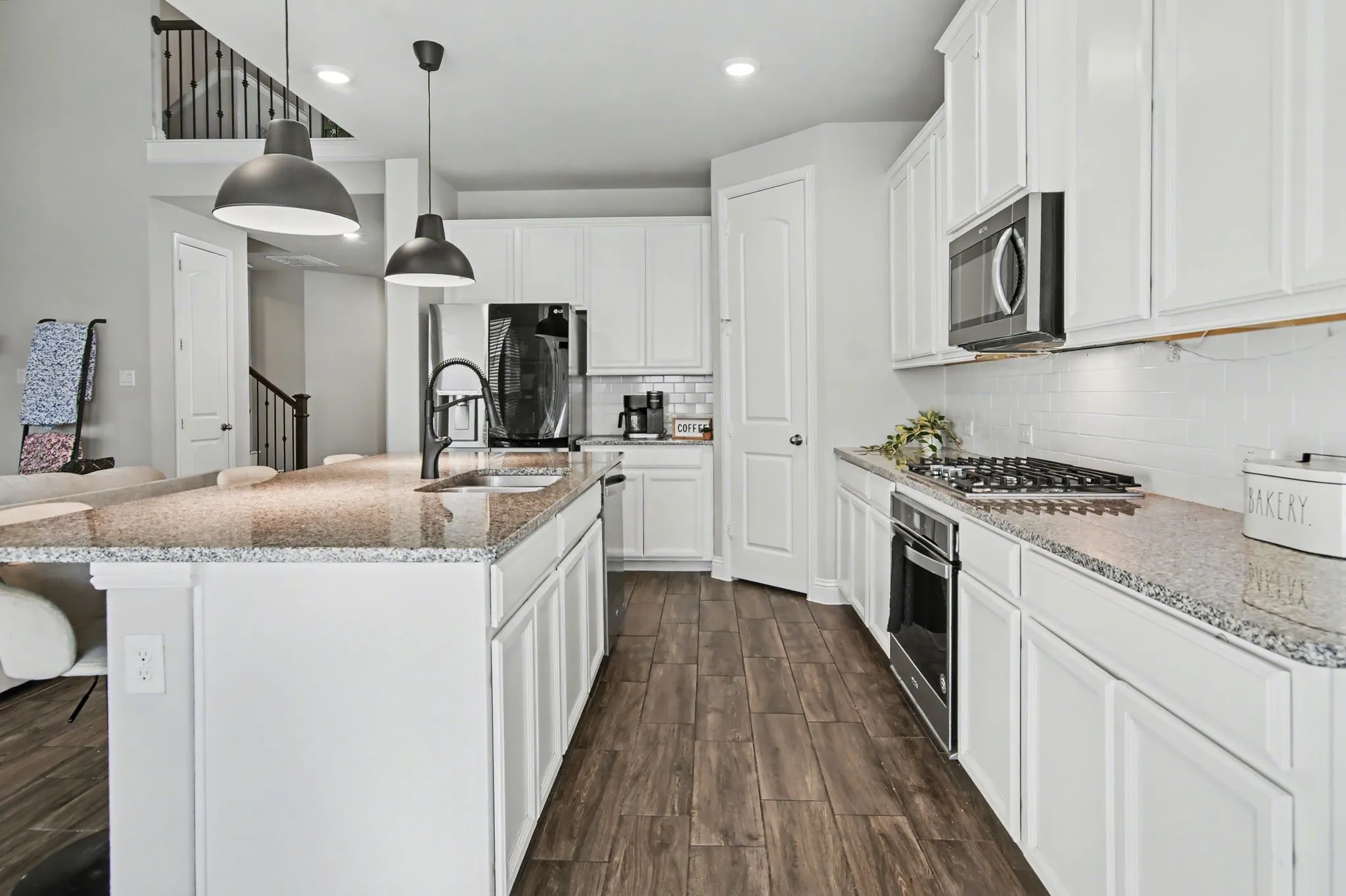 Single Family Residence For Sale in Tarrant County , 5621 Salt Springs Drive, Fort Worth, Texas 76179, 4 Bedroom, 4 Bathroom, 2 Garage spaces, 3,306 Sqft, built in 2020, mls#21374733, Real Estate Agent in Fort Worth, Homes For Sale in Tarrant county, Homes For Sale in Fort Worth, Realtor in Fort Worth Texas, Real Estate Brokerage Independent Realty Texas, Luminita Cordes Realtor