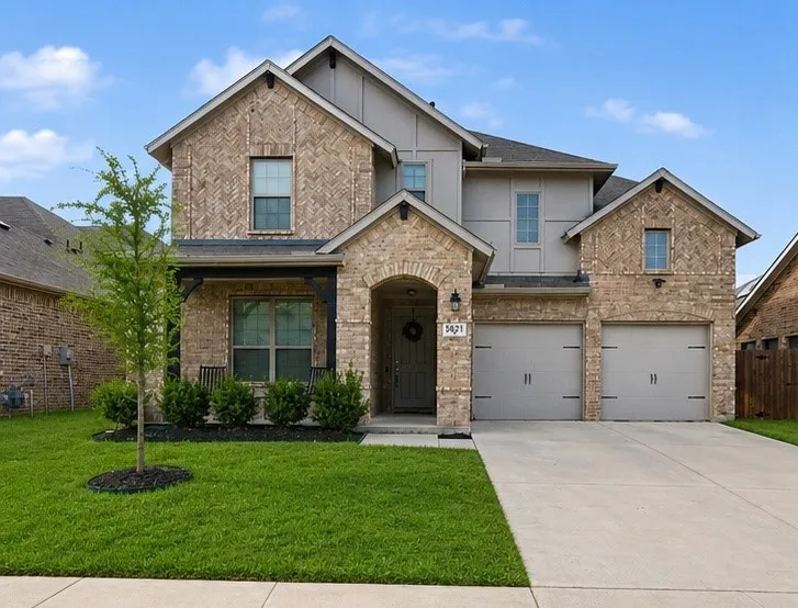 Single Family Residence For Sale in Tarrant County , 5621 Salt Springs Drive, Fort Worth, Texas 76179, 4 Bedroom, 4 Bathroom, 2 Garage spaces, 3,306 Sqft, built in 2020, mls#21374733, Real Estate Agent in Fort Worth, Homes For Sale in Tarrant county, Homes For Sale in Fort Worth, Realtor in Fort Worth Texas, Real Estate Brokerage Independent Realty Texas, Luminita Cordes Realtor