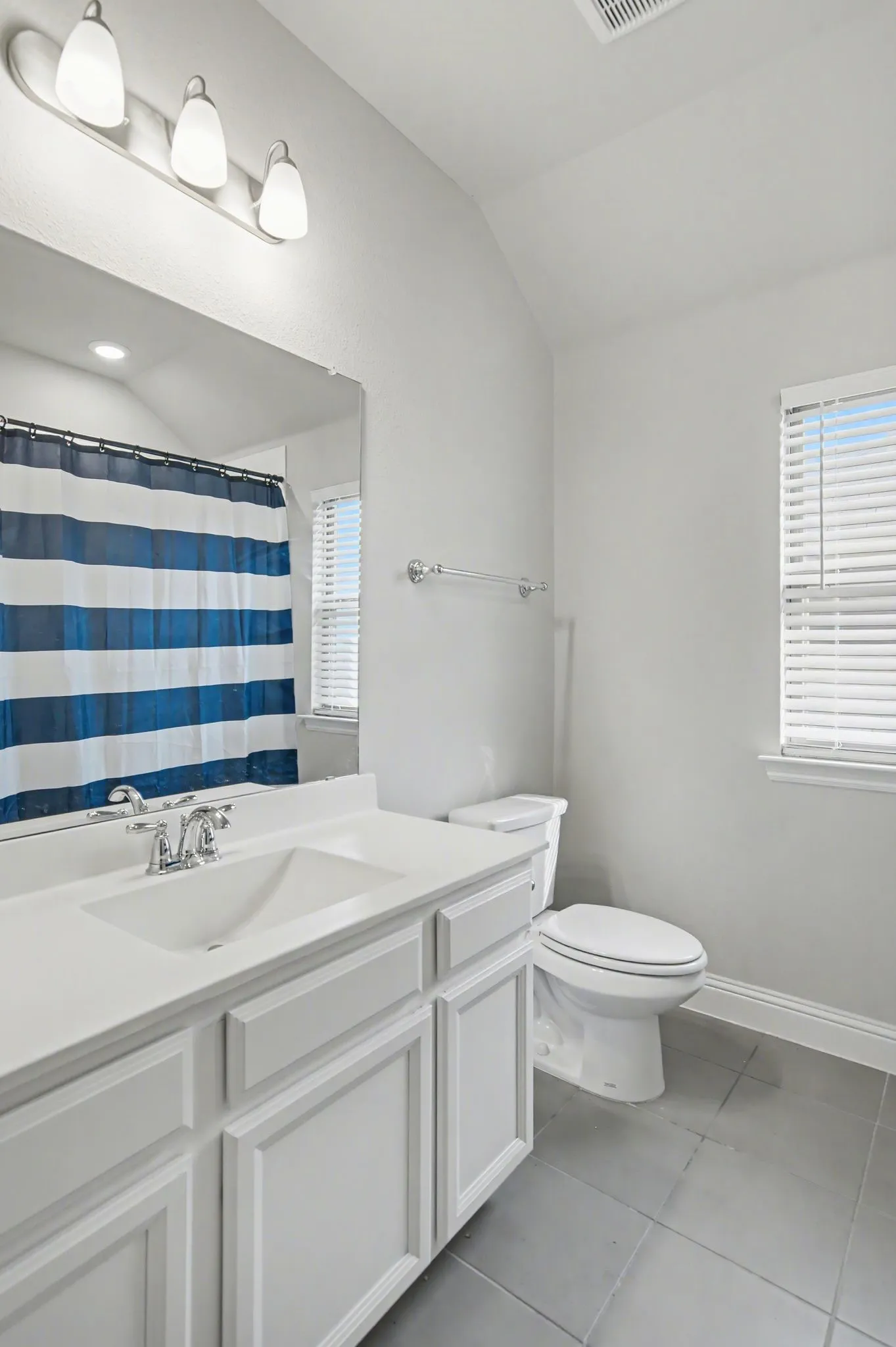 Single Family Residence For Sale in Tarrant County , 5621 Salt Springs Drive, Fort Worth, Texas 76179, 4 Bedroom, 4 Bathroom, 2 Garage spaces, 3,306 Sqft, built in 2020, mls#21374733, Real Estate Agent in Fort Worth, Homes For Sale in Tarrant county, Homes For Sale in Fort Worth, Realtor in Fort Worth Texas, Real Estate Brokerage Independent Realty Texas, Luminita Cordes Realtor