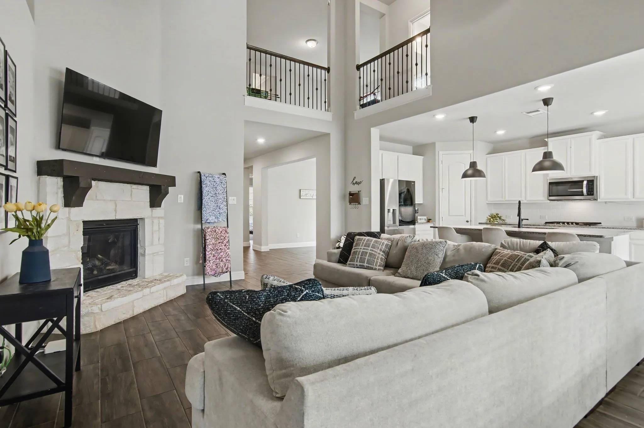 Single Family Residence For Sale in Tarrant County , 5621 Salt Springs Drive, Fort Worth, Texas 76179, 4 Bedroom, 4 Bathroom, 2 Garage spaces, 3,306 Sqft, built in 2020, mls#21374733, Real Estate Agent in Fort Worth, Homes For Sale in Tarrant county, Homes For Sale in Fort Worth, Realtor in Fort Worth Texas, Real Estate Brokerage Independent Realty Texas, Luminita Cordes Realtor