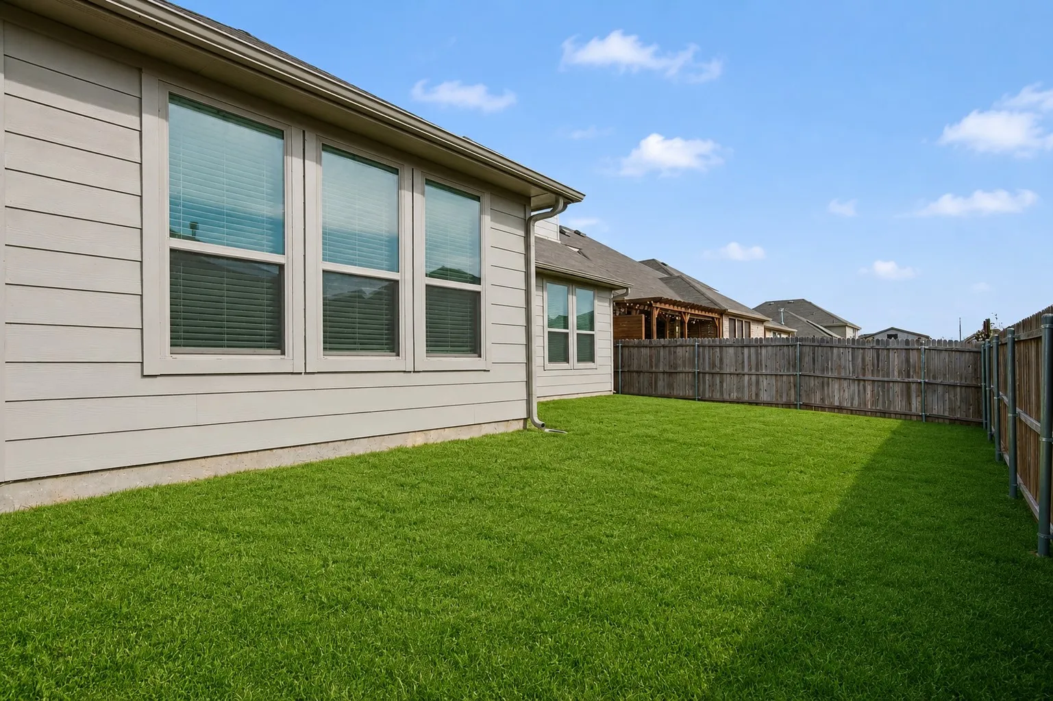 Single Family Residence For Sale in Tarrant County , 5621 Salt Springs Drive, Fort Worth, Texas 76179, 4 Bedroom, 4 Bathroom, 2 Garage spaces, 3,306 Sqft, built in 2020, mls#21374733, Real Estate Agent in Fort Worth, Homes For Sale in Tarrant county, Homes For Sale in Fort Worth, Realtor in Fort Worth Texas, Real Estate Brokerage Independent Realty Texas, Luminita Cordes Realtor