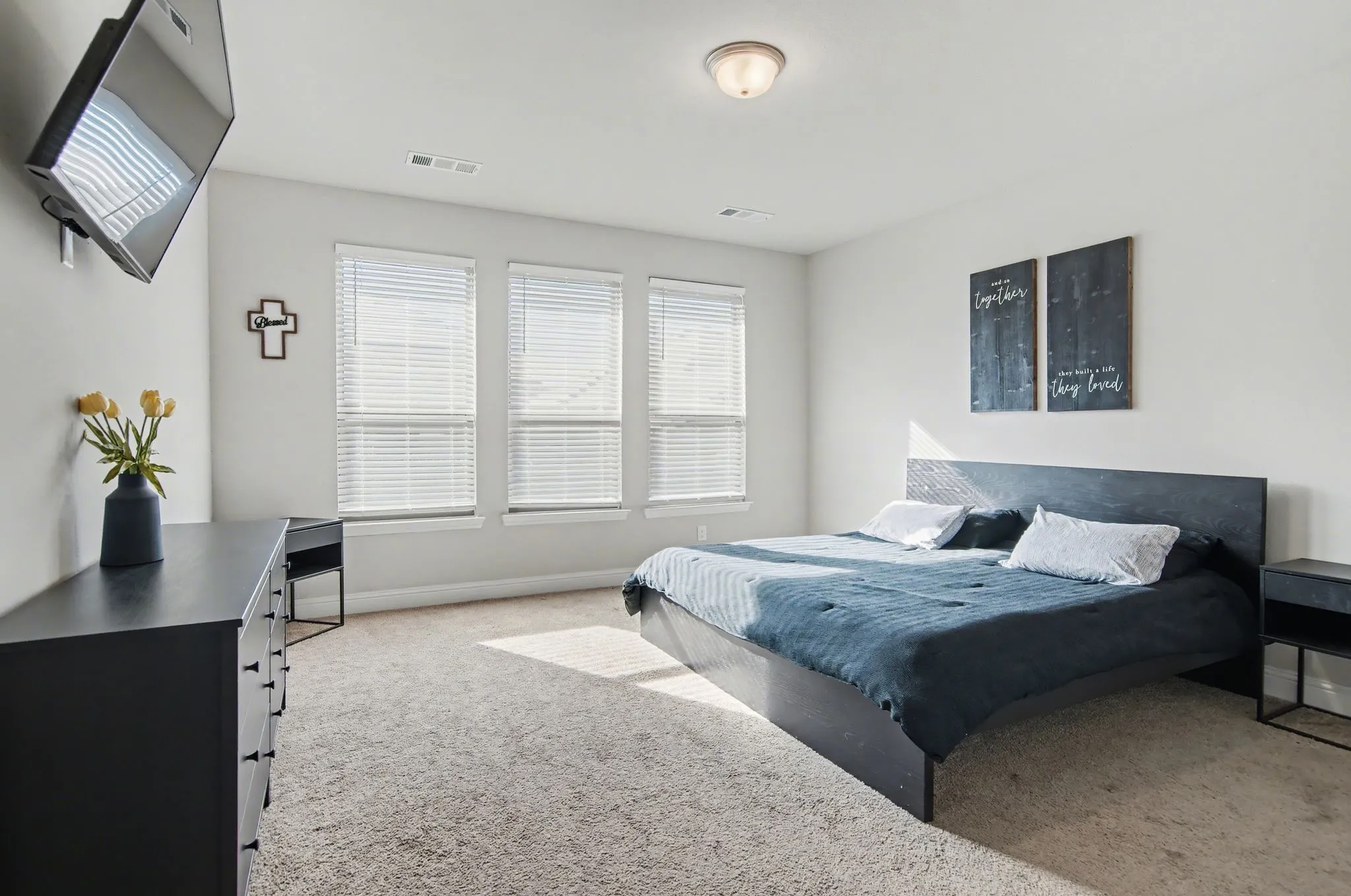 Single Family Residence For Sale in Tarrant County , 5621 Salt Springs Drive, Fort Worth, Texas 76179, 4 Bedroom, 4 Bathroom, 2 Garage spaces, 3,306 Sqft, built in 2020, mls#21374733, Real Estate Agent in Fort Worth, Homes For Sale in Tarrant county, Homes For Sale in Fort Worth, Realtor in Fort Worth Texas, Real Estate Brokerage Independent Realty Texas, Luminita Cordes Realtor