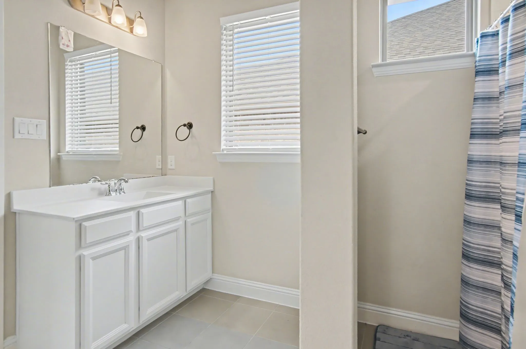 Single Family Residence For Sale in Tarrant County , 5621 Salt Springs Drive, Fort Worth, Texas 76179, 4 Bedroom, 4 Bathroom, 2 Garage spaces, 3,306 Sqft, built in 2020, mls#21374733, Real Estate Agent in Fort Worth, Homes For Sale in Tarrant county, Homes For Sale in Fort Worth, Realtor in Fort Worth Texas, Real Estate Brokerage Independent Realty Texas, Luminita Cordes Realtor