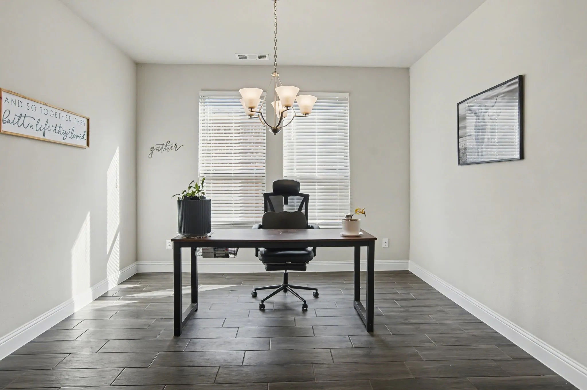 Single Family Residence For Sale in Tarrant County , 5621 Salt Springs Drive, Fort Worth, Texas 76179, 4 Bedroom, 4 Bathroom, 2 Garage spaces, 3,306 Sqft, built in 2020, mls#21374733, Real Estate Agent in Fort Worth, Homes For Sale in Tarrant county, Homes For Sale in Fort Worth, Realtor in Fort Worth Texas, Real Estate Brokerage Independent Realty Texas, Luminita Cordes Realtor