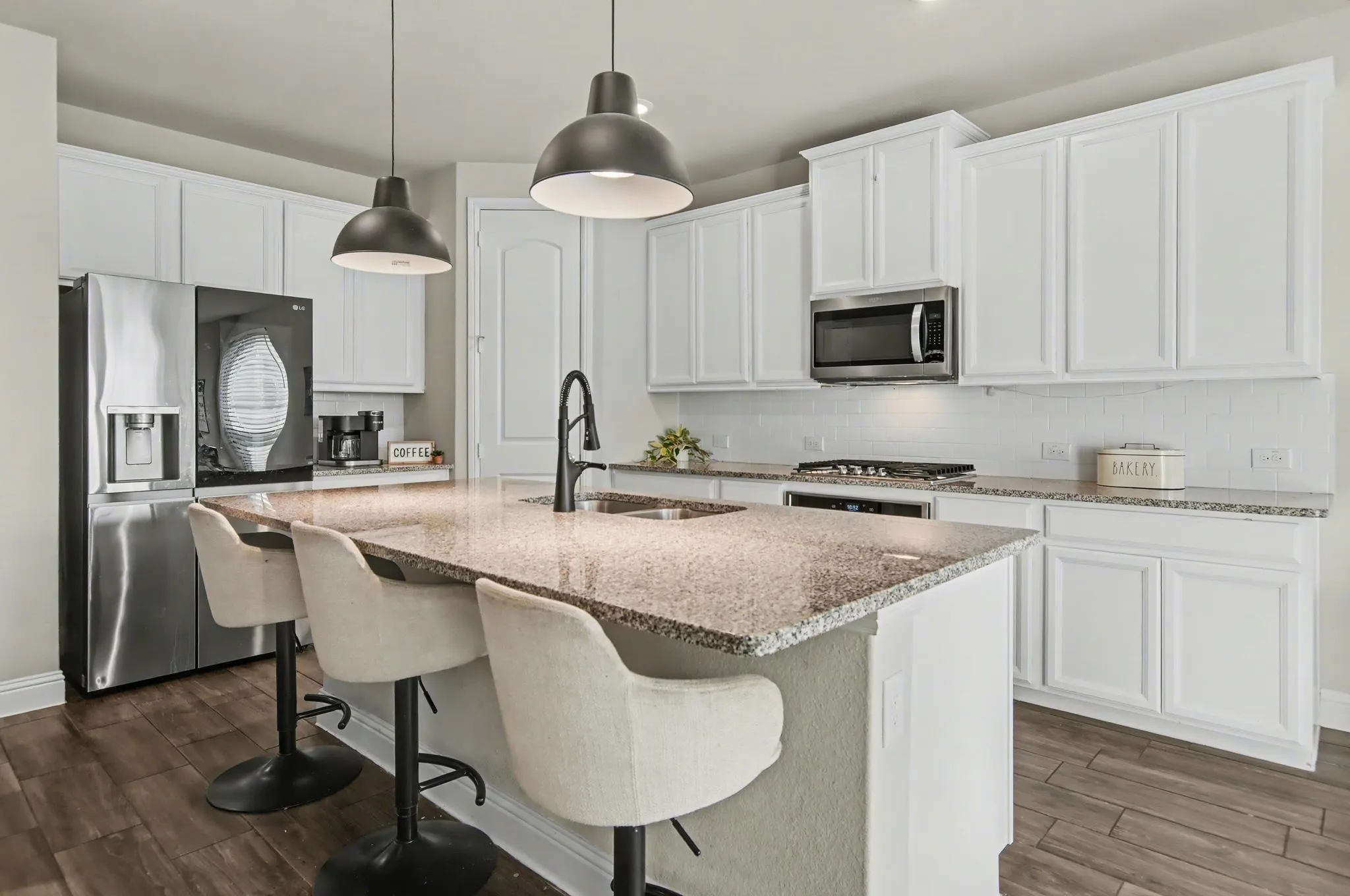 Single Family Residence For Sale in Tarrant County , 5621 Salt Springs Drive, Fort Worth, Texas 76179, 4 Bedroom, 4 Bathroom, 2 Garage spaces, 3,306 Sqft, built in 2020, mls#21374733, Real Estate Agent in Fort Worth, Homes For Sale in Tarrant county, Homes For Sale in Fort Worth, Realtor in Fort Worth Texas, Real Estate Brokerage Independent Realty Texas, Luminita Cordes Realtor