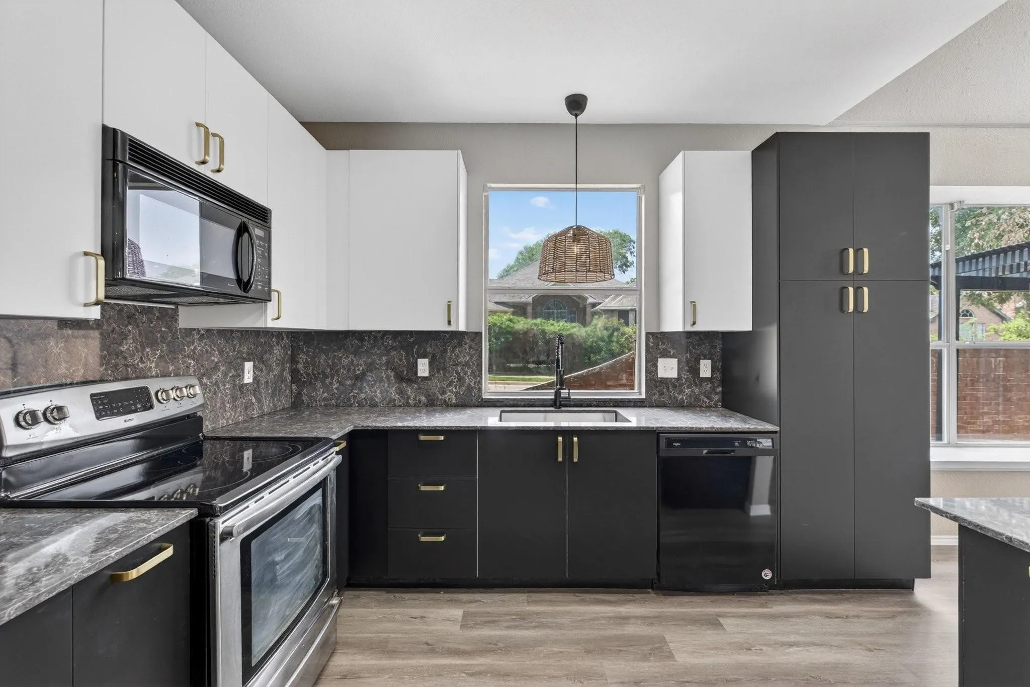 Single Family Residence For Rent in Denton County , 1032 Sugarberry Lane, Flower Mound, Texas 75028, 4 Bedroom, 3 Bathroom, 2 Garage spaces, 2,799 Sqft, built in 1994, mls#21375824, Real Estate Agent in Flower Mound, Homes For Rent in Denton county, Homes For Rent in Flower Mound, Realtor in Flower Mound Texas, Real Estate Brokerage Independent Realty Texas, Luminita Cordes Realtor