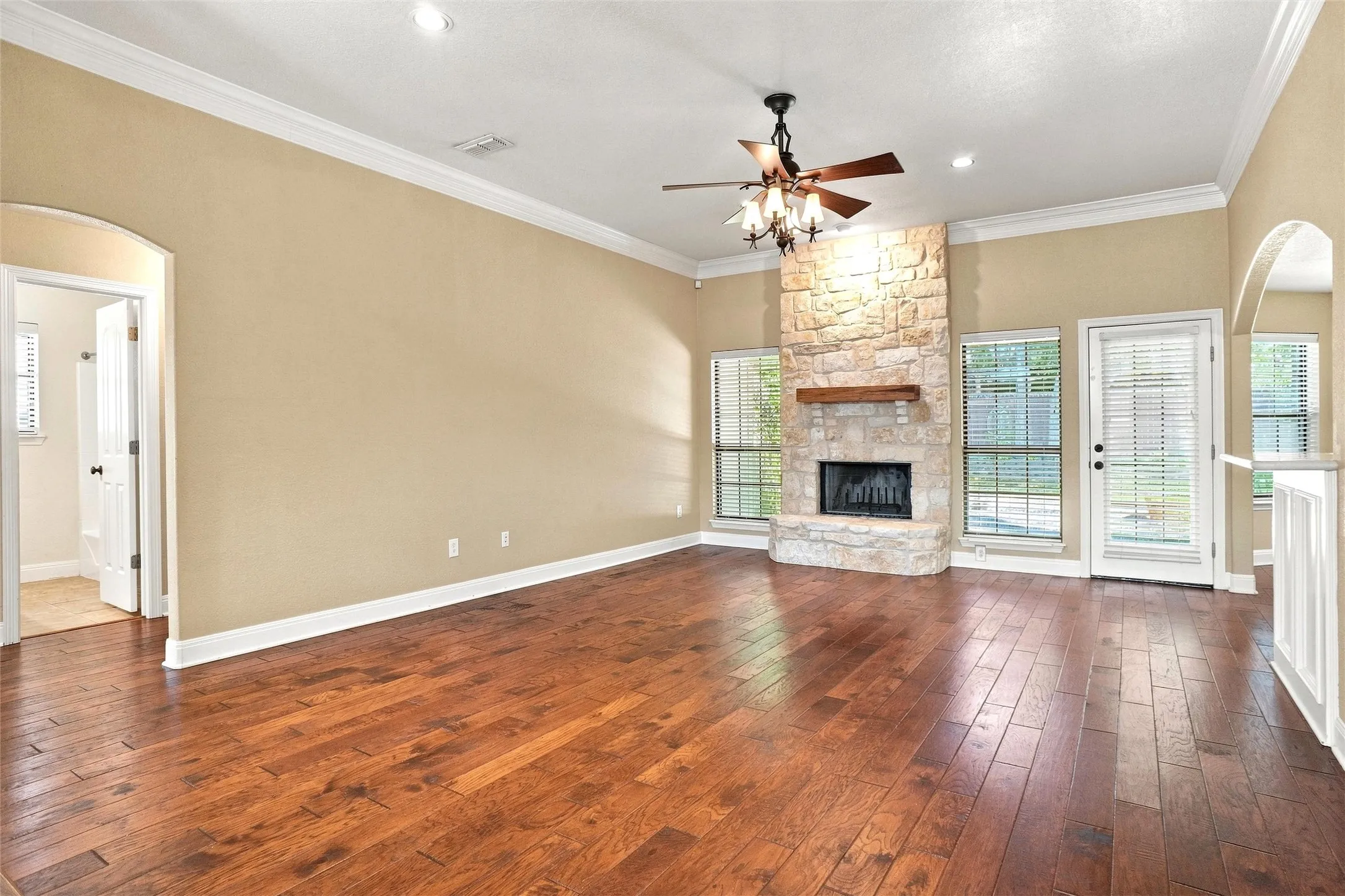 Single Family Residence For Sale in Wise County , 2105 Fair Oaks Drive, Bridgeport, Texas 76426, 3 Bedroom, 2 Bathroom, 2 Garage spaces, 1,637 Sqft, built in 2005, mls#21375012, Real Estate Agent in Bridgeport, Homes For Sale in Wise county, Homes For Sale in Bridgeport, Realtor in Bridgeport Texas, Real Estate Brokerage Independent Realty Texas, Luminita Cordes Realtor