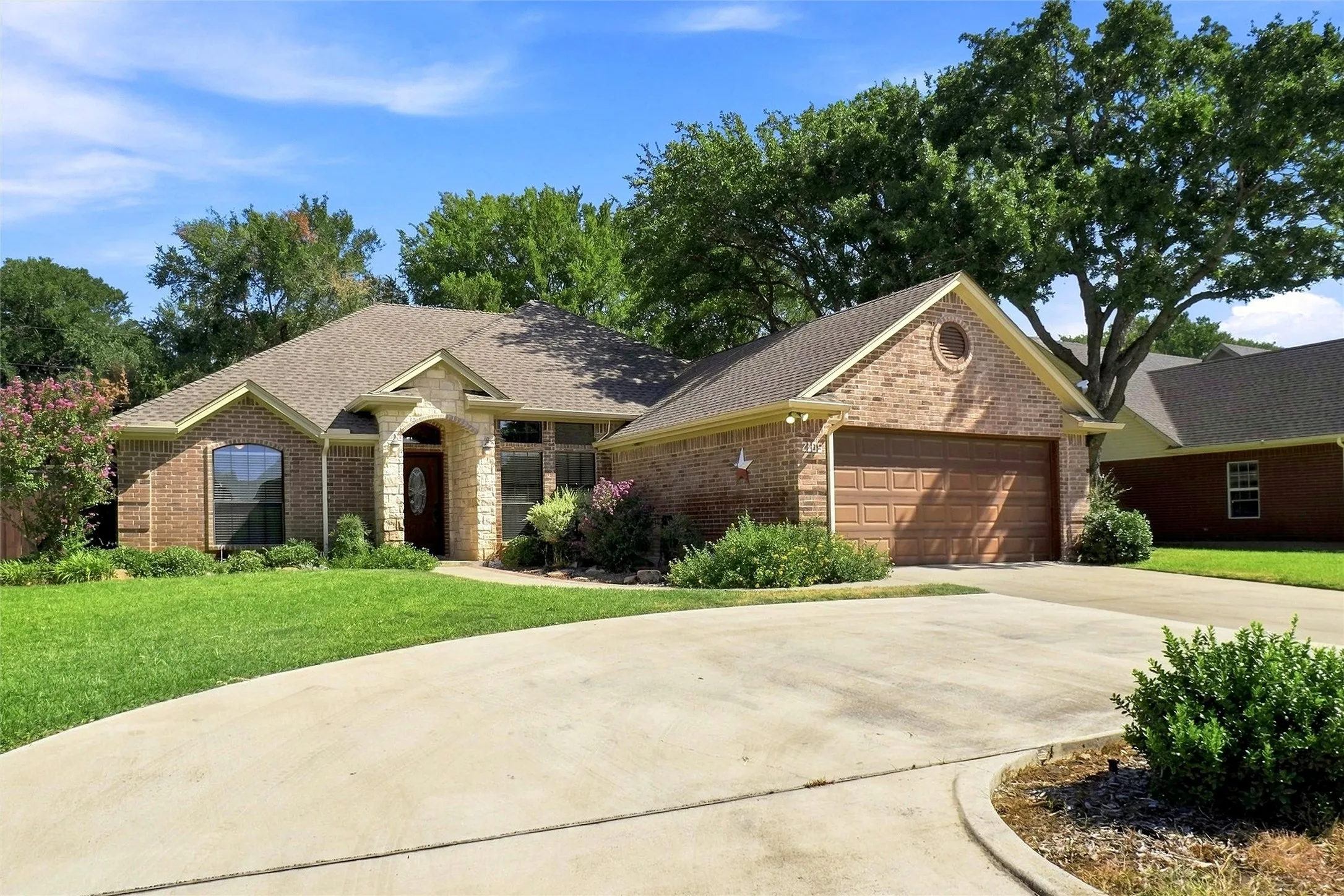 Single Family Residence For Sale in Wise County , 2105 Fair Oaks Drive, Bridgeport, Texas 76426, 3 Bedroom, 2 Bathroom, 2 Garage spaces, 1,637 Sqft, built in 2005, mls#21375012, Real Estate Agent in Bridgeport, Homes For Sale in Wise county, Homes For Sale in Bridgeport, Realtor in Bridgeport Texas, Real Estate Brokerage Independent Realty Texas, Luminita Cordes Realtor