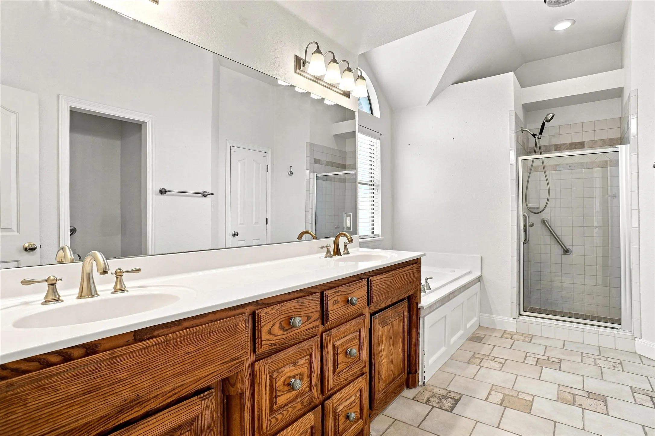 Single Family Residence For Sale in Wise County , 2105 Fair Oaks Drive, Bridgeport, Texas 76426, 3 Bedroom, 2 Bathroom, 2 Garage spaces, 1,637 Sqft, built in 2005, mls#21375012, Real Estate Agent in Bridgeport, Homes For Sale in Wise county, Homes For Sale in Bridgeport, Realtor in Bridgeport Texas, Real Estate Brokerage Independent Realty Texas, Luminita Cordes Realtor