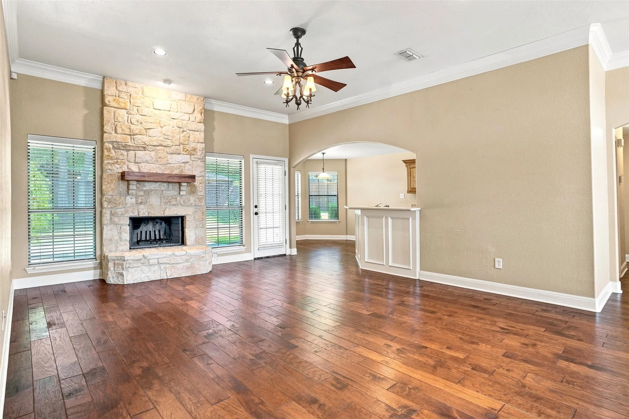 Single Family Residence For Sale in Wise County , 2105 Fair Oaks Drive, Bridgeport, Texas 76426, 3 Bedroom, 2 Bathroom, 2 Garage spaces, 1,637 Sqft, built in 2005, mls#21375012, Real Estate Agent in Bridgeport, Homes For Sale in Wise county, Homes For Sale in Bridgeport, Realtor in Bridgeport Texas, Real Estate Brokerage Independent Realty Texas, Luminita Cordes Realtor