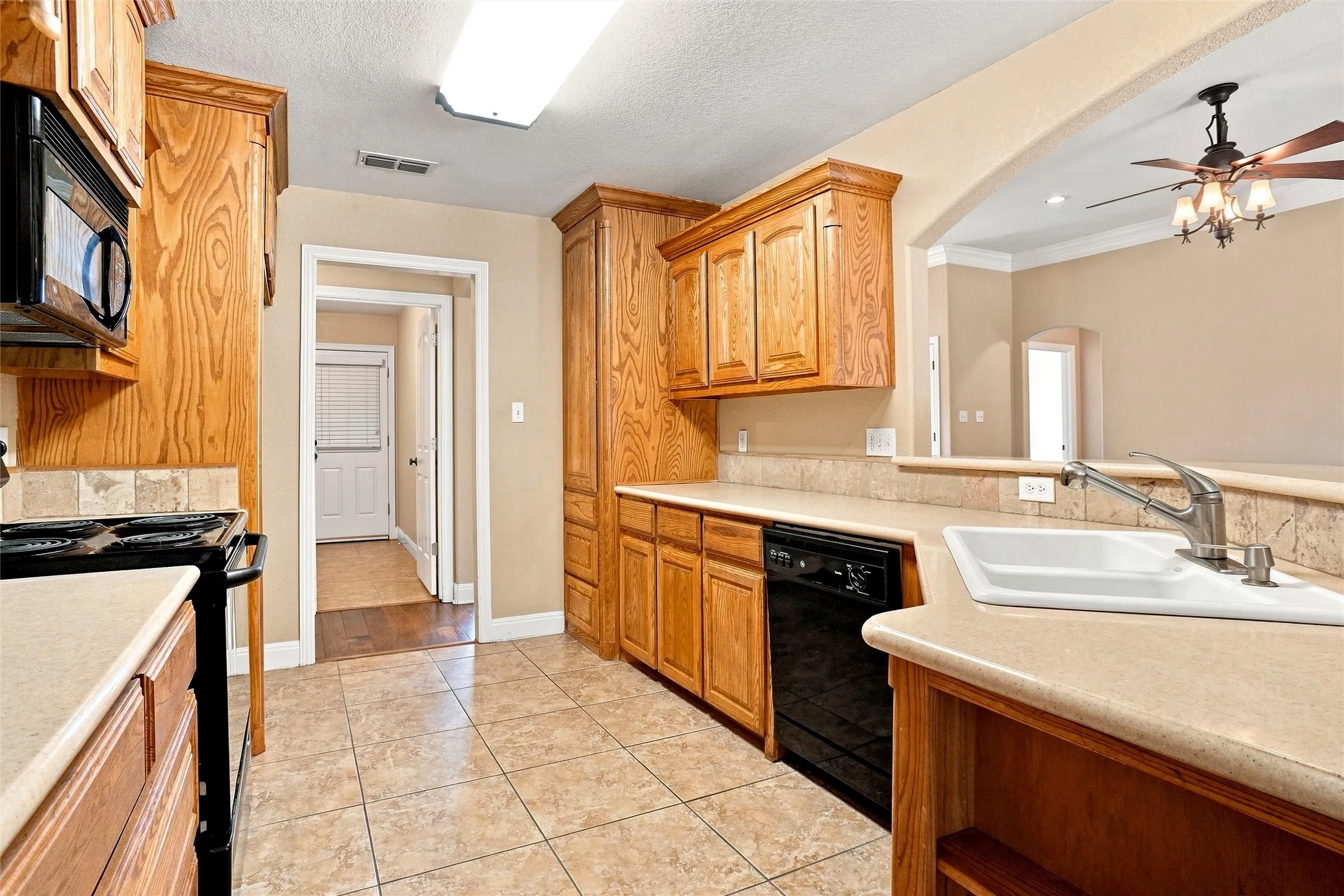 Single Family Residence For Sale in Wise County , 2105 Fair Oaks Drive, Bridgeport, Texas 76426, 3 Bedroom, 2 Bathroom, 2 Garage spaces, 1,637 Sqft, built in 2005, mls#21375012, Real Estate Agent in Bridgeport, Homes For Sale in Wise county, Homes For Sale in Bridgeport, Realtor in Bridgeport Texas, Real Estate Brokerage Independent Realty Texas, Luminita Cordes Realtor