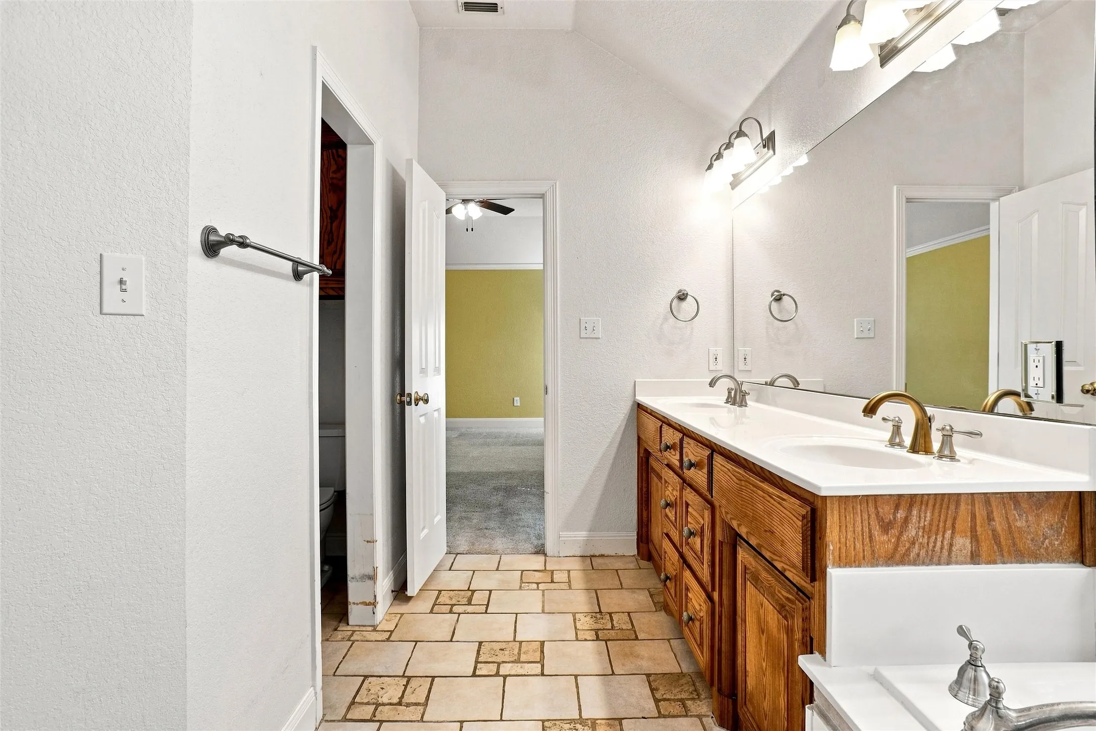 Single Family Residence For Sale in Wise County , 2105 Fair Oaks Drive, Bridgeport, Texas 76426, 3 Bedroom, 2 Bathroom, 2 Garage spaces, 1,637 Sqft, built in 2005, mls#21375012, Real Estate Agent in Bridgeport, Homes For Sale in Wise county, Homes For Sale in Bridgeport, Realtor in Bridgeport Texas, Real Estate Brokerage Independent Realty Texas, Luminita Cordes Realtor