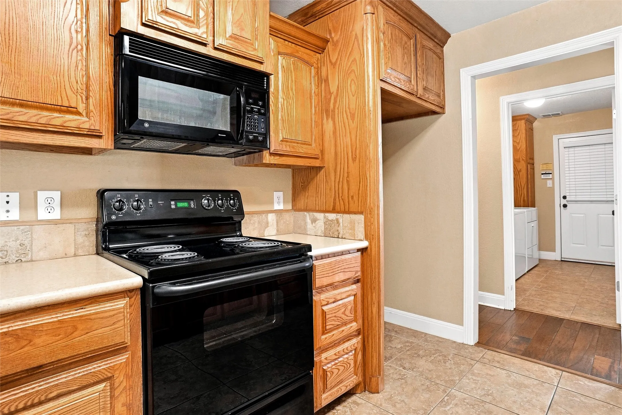 Single Family Residence For Sale in Wise County , 2105 Fair Oaks Drive, Bridgeport, Texas 76426, 3 Bedroom, 2 Bathroom, 2 Garage spaces, 1,637 Sqft, built in 2005, mls#21375012, Real Estate Agent in Bridgeport, Homes For Sale in Wise county, Homes For Sale in Bridgeport, Realtor in Bridgeport Texas, Real Estate Brokerage Independent Realty Texas, Luminita Cordes Realtor