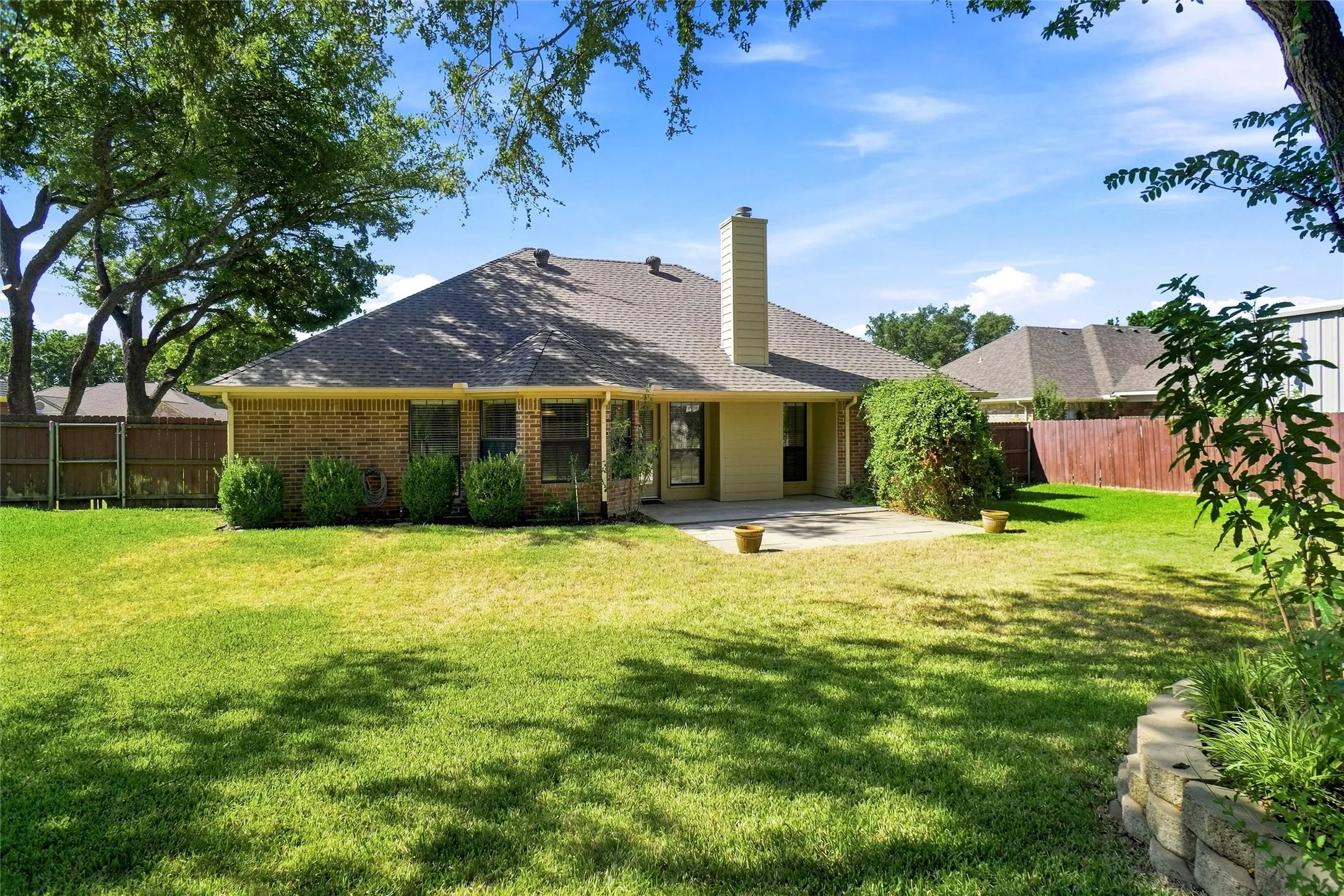 Single Family Residence For Sale in Wise County , 2105 Fair Oaks Drive, Bridgeport, Texas 76426, 3 Bedroom, 2 Bathroom, 2 Garage spaces, 1,637 Sqft, built in 2005, mls#21375012, Real Estate Agent in Bridgeport, Homes For Sale in Wise county, Homes For Sale in Bridgeport, Realtor in Bridgeport Texas, Real Estate Brokerage Independent Realty Texas, Luminita Cordes Realtor