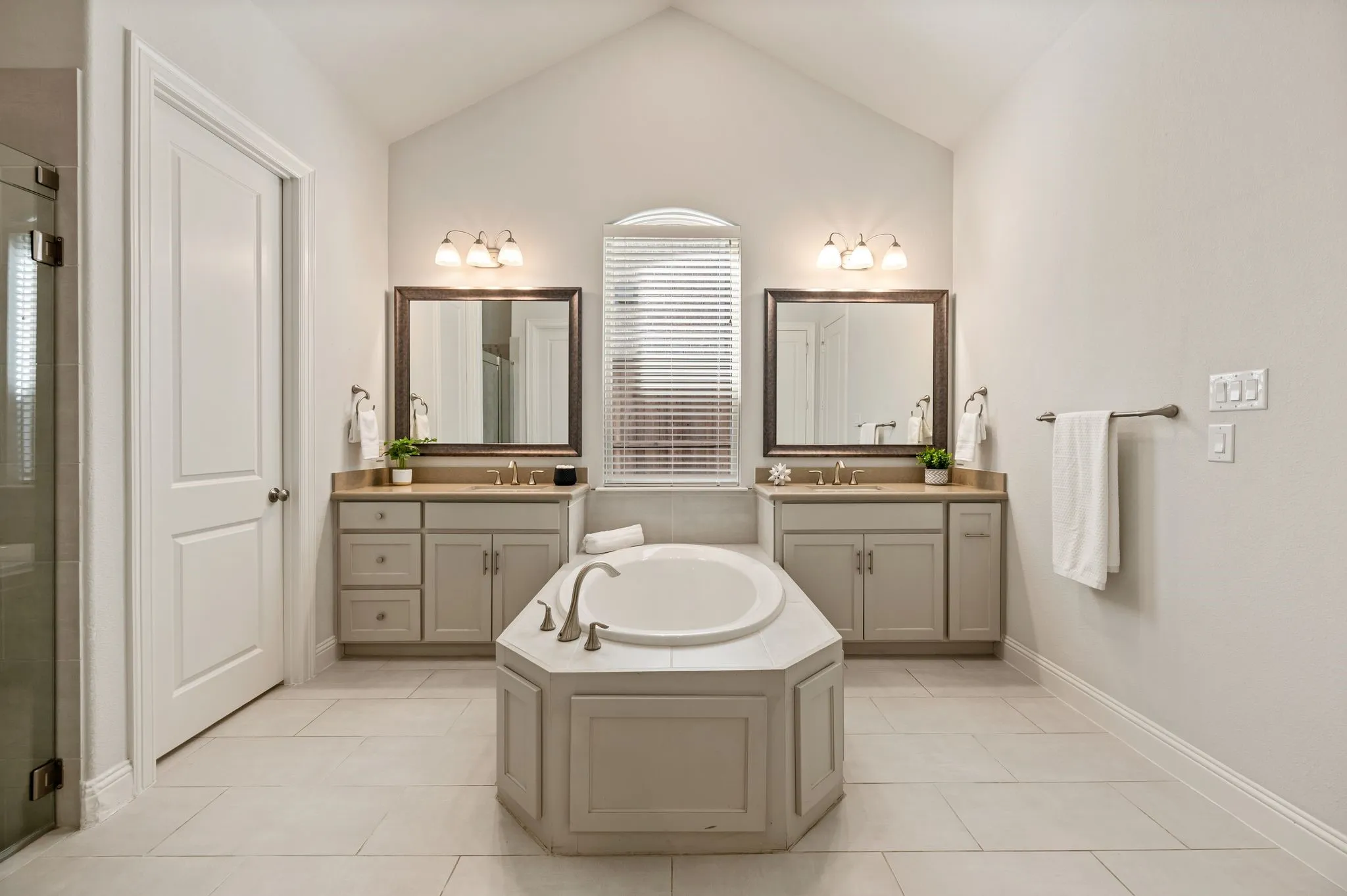 Single Family Residence For Sale in Tarrant County , 4116 Petrus Boulevard, Colleyville, Texas 76034, 4 Bedroom, 5 Bathroom, 3 Garage spaces, 4,274 Sqft, built in 2018, mls#21368302, Real Estate Agent in Colleyville, Homes For Sale in Tarrant county, Homes For Sale in Colleyville, Realtor in Colleyville Texas, Real Estate Brokerage Independent Realty Texas, Luminita Cordes Realtor