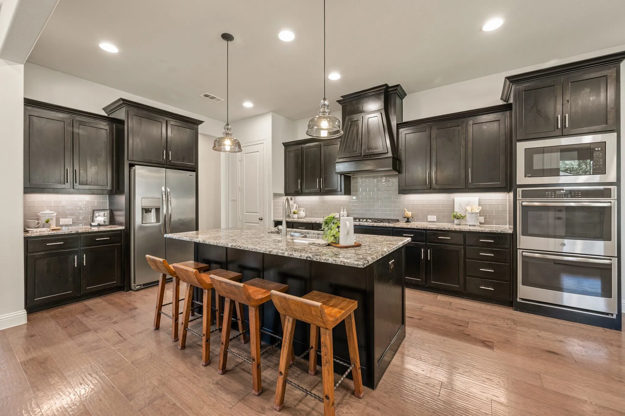 Single Family Residence For Sale in Tarrant County , 4116 Petrus Boulevard, Colleyville, Texas 76034, 4 Bedroom, 5 Bathroom, 3 Garage spaces, 4,274 Sqft, built in 2018, mls#21368302, Real Estate Agent in Colleyville, Homes For Sale in Tarrant county, Homes For Sale in Colleyville, Realtor in Colleyville Texas, Real Estate Brokerage Independent Realty Texas, Luminita Cordes Realtor