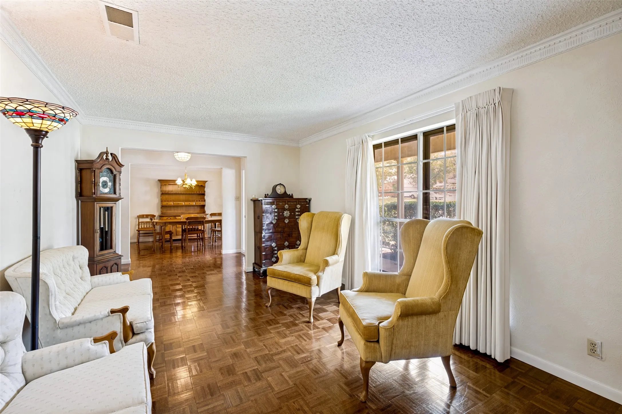Single Family Residence For Sale in Denton County , 2500 Nottingham Drive, Denton, Texas 76209, 4 Bedroom, 3 Bathroom, 2 Garage spaces, 3,300 Sqft, built in 1965, mls#21374242, Real Estate Agent in Denton, Homes For Sale in Denton county, Homes For Sale in Denton, Realtor in Denton Texas, Real Estate Brokerage Independent Realty Texas, Luminita Cordes Realtor