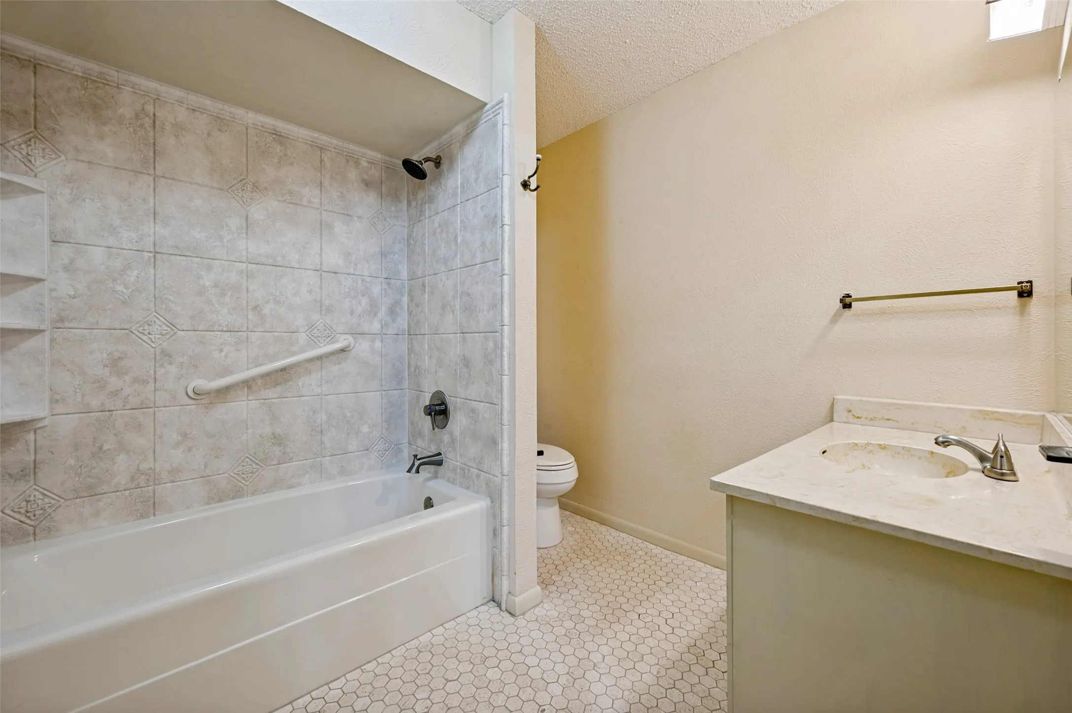Single Family Residence For Sale in Denton County , 2500 Nottingham Drive, Denton, Texas 76209, 4 Bedroom, 3 Bathroom, 2 Garage spaces, 3,300 Sqft, built in 1965, mls#21374242, Real Estate Agent in Denton, Homes For Sale in Denton county, Homes For Sale in Denton, Realtor in Denton Texas, Real Estate Brokerage Independent Realty Texas, Luminita Cordes Realtor