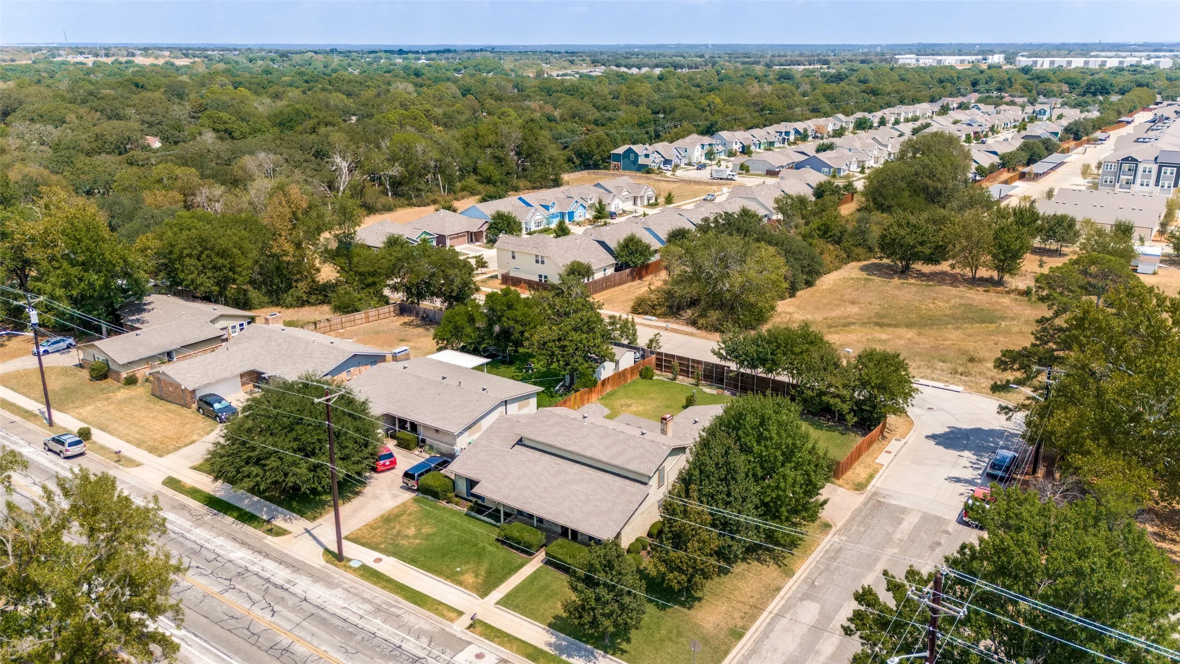 Single Family Residence For Sale in Denton County , 2500 Nottingham Drive, Denton, Texas 76209, 4 Bedroom, 3 Bathroom, 2 Garage spaces, 3,300 Sqft, built in 1965, mls#21374242, Real Estate Agent in Denton, Homes For Sale in Denton county, Homes For Sale in Denton, Realtor in Denton Texas, Real Estate Brokerage Independent Realty Texas, Luminita Cordes Realtor