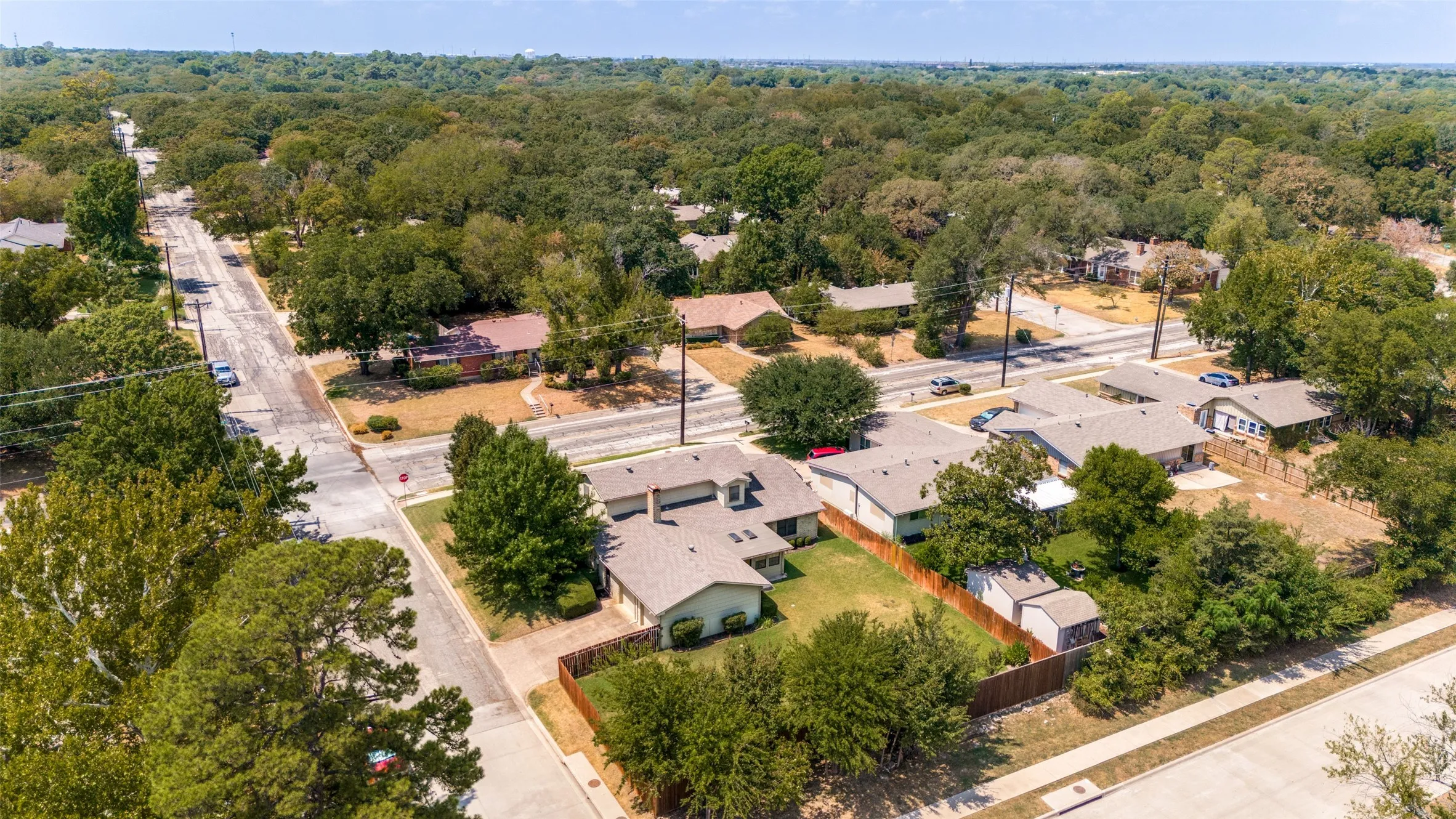 Single Family Residence For Sale in Denton County , 2500 Nottingham Drive, Denton, Texas 76209, 4 Bedroom, 3 Bathroom, 2 Garage spaces, 3,300 Sqft, built in 1965, mls#21374242, Real Estate Agent in Denton, Homes For Sale in Denton county, Homes For Sale in Denton, Realtor in Denton Texas, Real Estate Brokerage Independent Realty Texas, Luminita Cordes Realtor