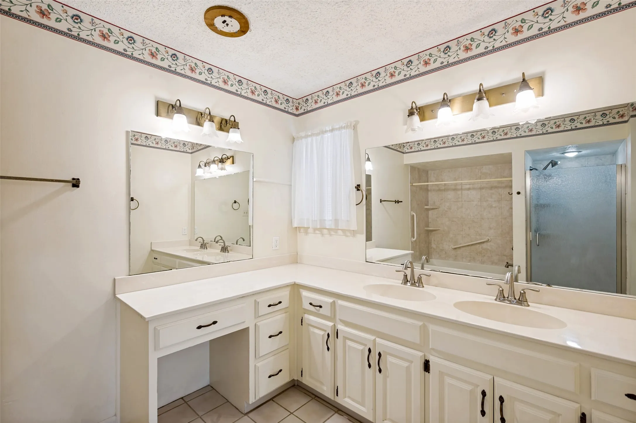 Single Family Residence For Sale in Denton County , 2500 Nottingham Drive, Denton, Texas 76209, 4 Bedroom, 3 Bathroom, 2 Garage spaces, 3,300 Sqft, built in 1965, mls#21374242, Real Estate Agent in Denton, Homes For Sale in Denton county, Homes For Sale in Denton, Realtor in Denton Texas, Real Estate Brokerage Independent Realty Texas, Luminita Cordes Realtor