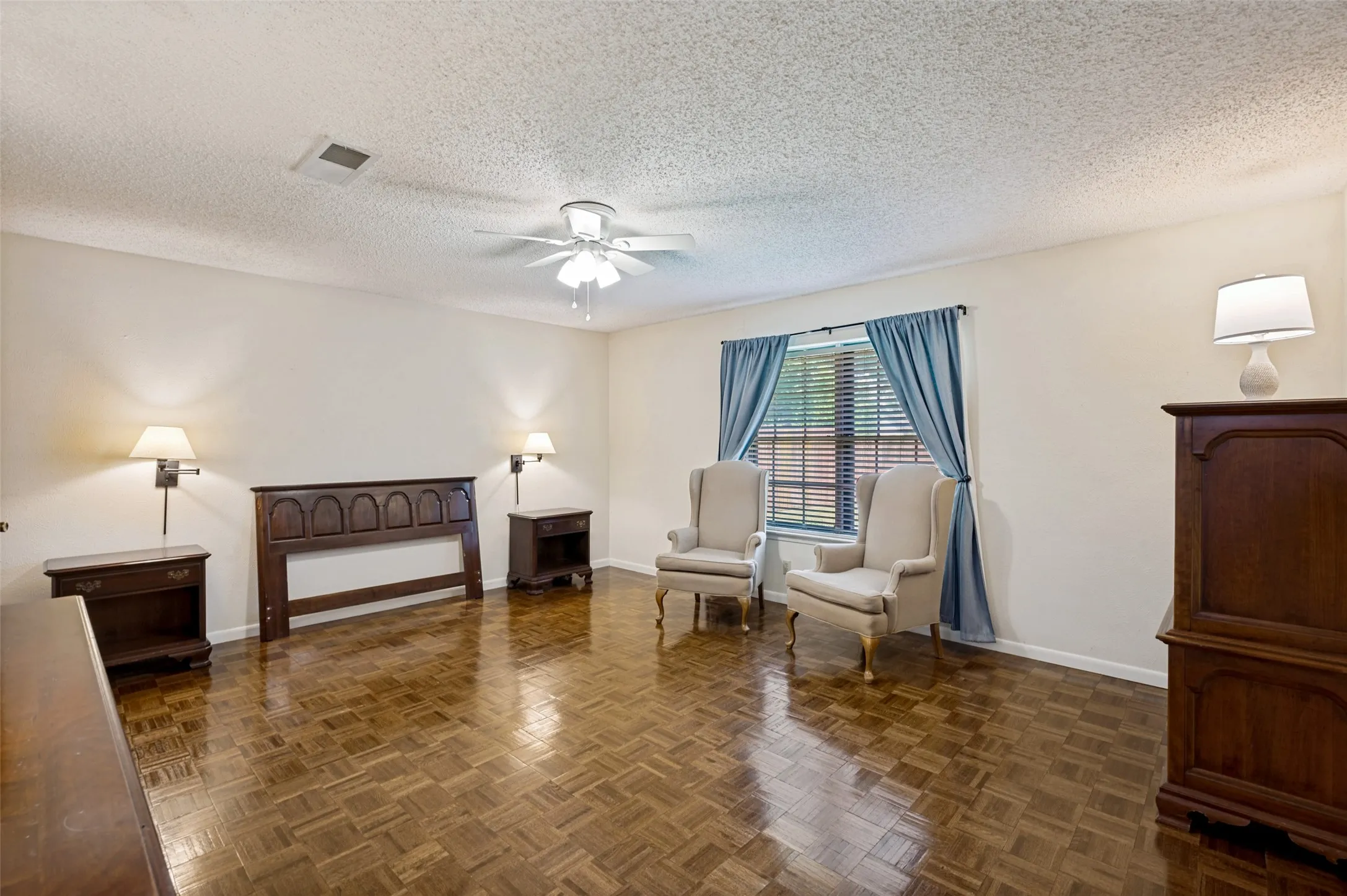Single Family Residence For Sale in Denton County , 2500 Nottingham Drive, Denton, Texas 76209, 4 Bedroom, 3 Bathroom, 2 Garage spaces, 3,300 Sqft, built in 1965, mls#21374242, Real Estate Agent in Denton, Homes For Sale in Denton county, Homes For Sale in Denton, Realtor in Denton Texas, Real Estate Brokerage Independent Realty Texas, Luminita Cordes Realtor