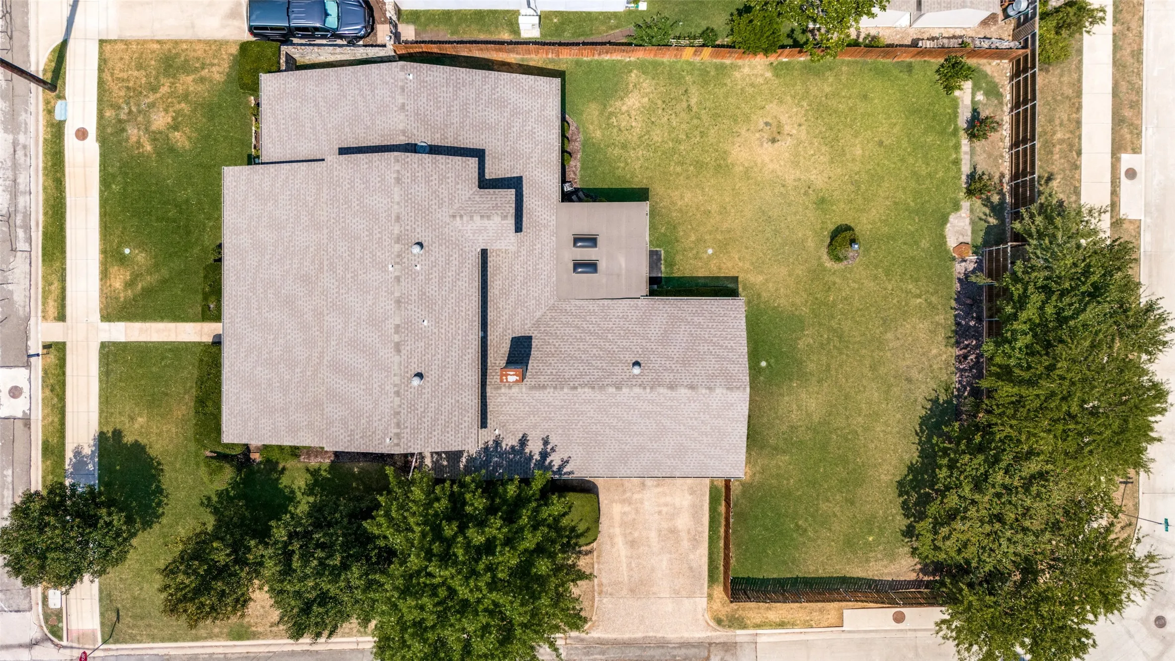Single Family Residence For Sale in Denton County , 2500 Nottingham Drive, Denton, Texas 76209, 4 Bedroom, 3 Bathroom, 2 Garage spaces, 3,300 Sqft, built in 1965, mls#21374242, Real Estate Agent in Denton, Homes For Sale in Denton county, Homes For Sale in Denton, Realtor in Denton Texas, Real Estate Brokerage Independent Realty Texas, Luminita Cordes Realtor
