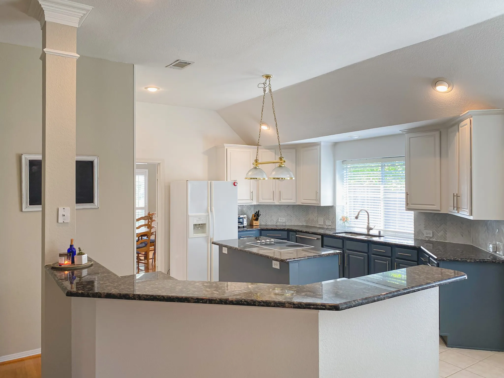 Single Family Residence For Rent in Dallas County , 7247 Brennans Drive, Dallas, Texas 75214, 3 Bedroom, 2 Bathroom, 2 Garage spaces, 2,247 Sqft, built in 1998, mls#21375840, Real Estate Agent in Dallas, Homes For Rent in Dallas county, Homes For Rent in Dallas, Realtor in Dallas Texas, Real Estate Brokerage Independent Realty Texas, Luminita Cordes Realtor