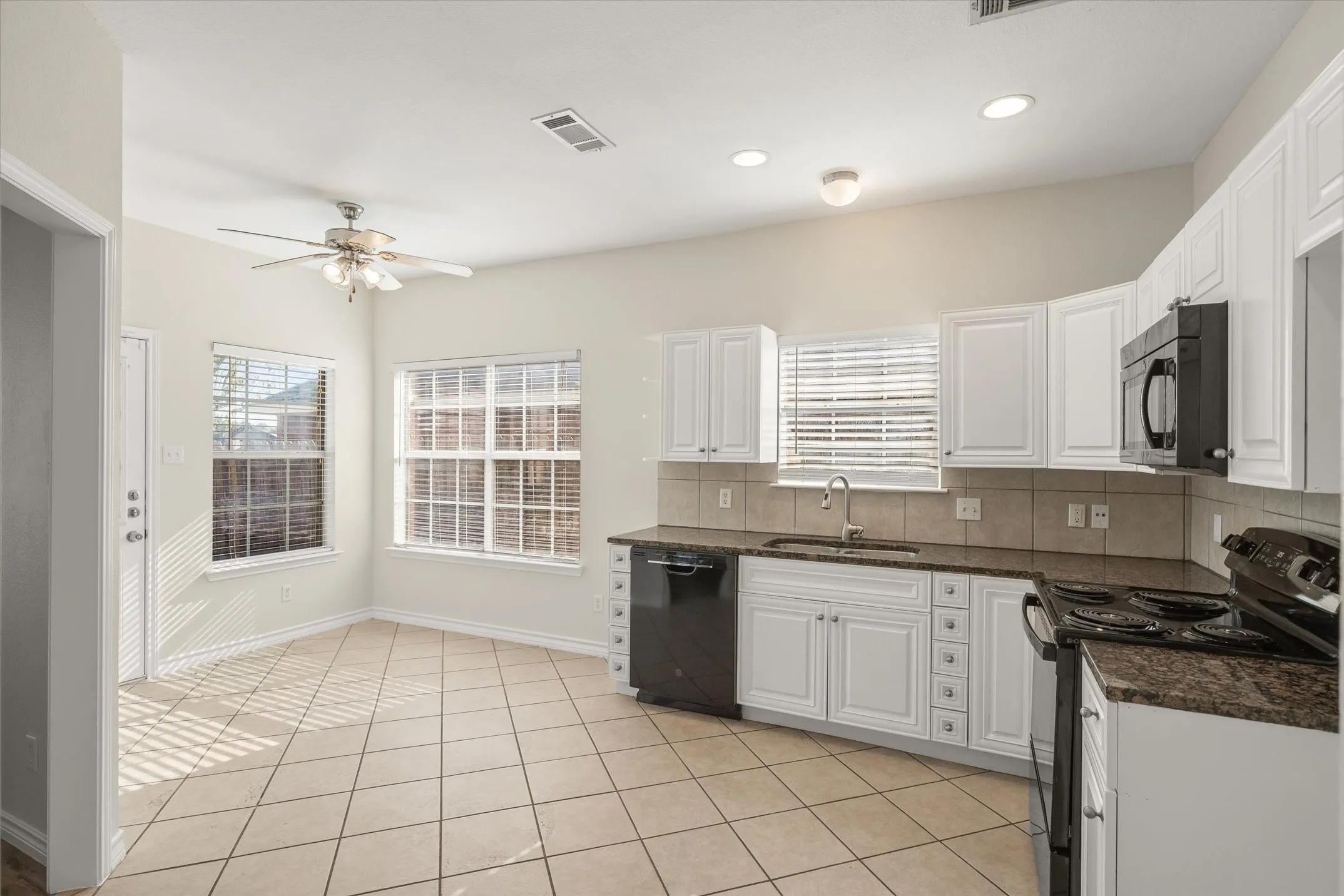 Single Family Residence For Sale in Kaufman County , 436 Roosevelt Avenue, Terrell, Texas 75160, 5 Bedroom, 4 Bathroom, 2 Garage spaces, 2,367 Sqft, built in 2007, mls#21375563, Real Estate Agent in Terrell, Homes For Sale in Kaufman county, Homes For Sale in Terrell, Realtor in Terrell Texas, Real Estate Brokerage Independent Realty Texas, Luminita Cordes Realtor