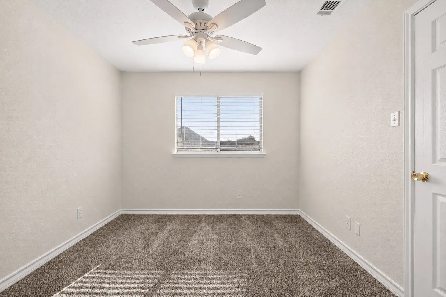 Single Family Residence For Sale in Kaufman County , 436 Roosevelt Avenue, Terrell, Texas 75160, 5 Bedroom, 4 Bathroom, 2 Garage spaces, 2,367 Sqft, built in 2007, mls#21375563, Real Estate Agent in Terrell, Homes For Sale in Kaufman county, Homes For Sale in Terrell, Realtor in Terrell Texas, Real Estate Brokerage Independent Realty Texas, Luminita Cordes Realtor