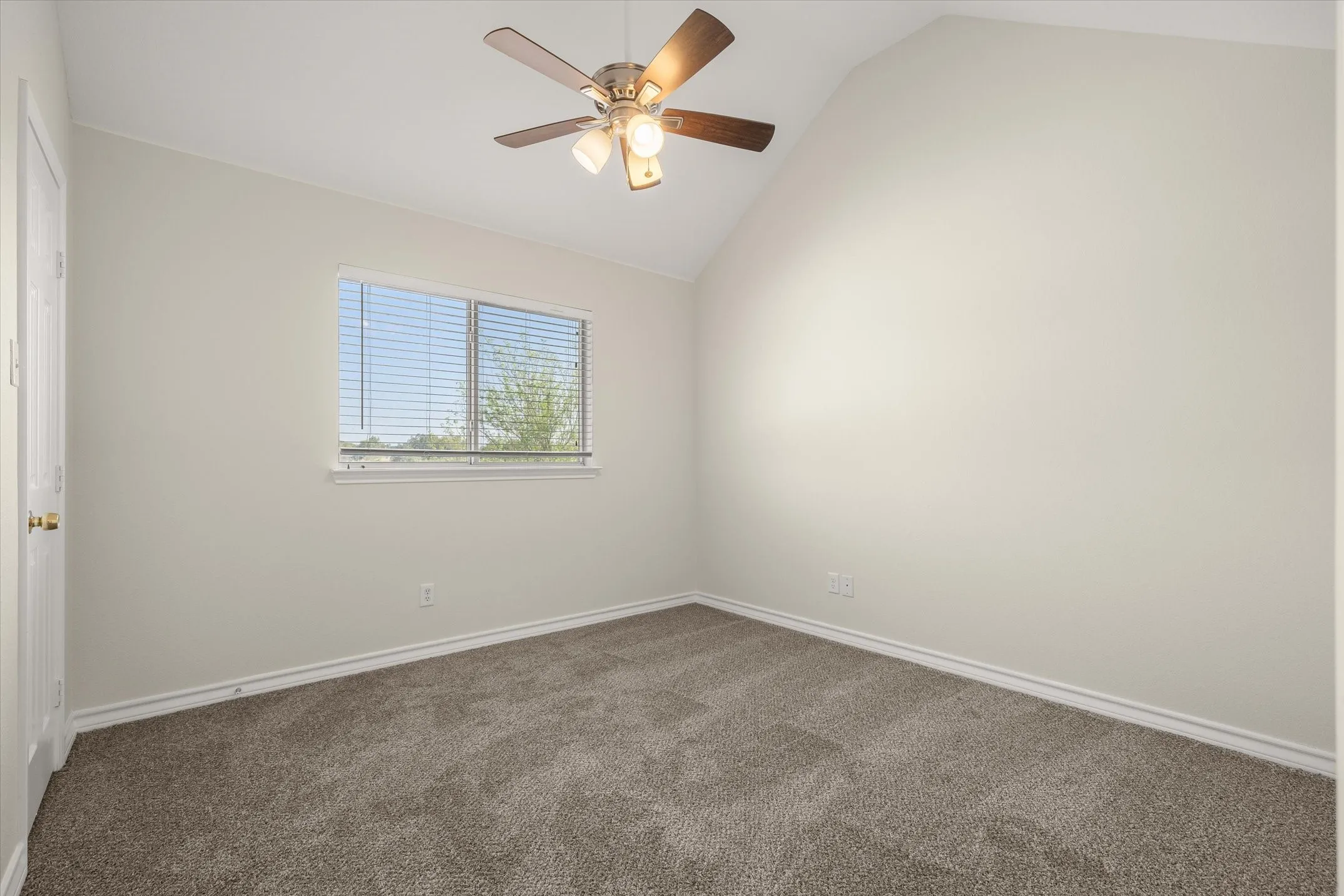 Single Family Residence For Sale in Kaufman County , 436 Roosevelt Avenue, Terrell, Texas 75160, 5 Bedroom, 4 Bathroom, 2 Garage spaces, 2,367 Sqft, built in 2007, mls#21375563, Real Estate Agent in Terrell, Homes For Sale in Kaufman county, Homes For Sale in Terrell, Realtor in Terrell Texas, Real Estate Brokerage Independent Realty Texas, Luminita Cordes Realtor