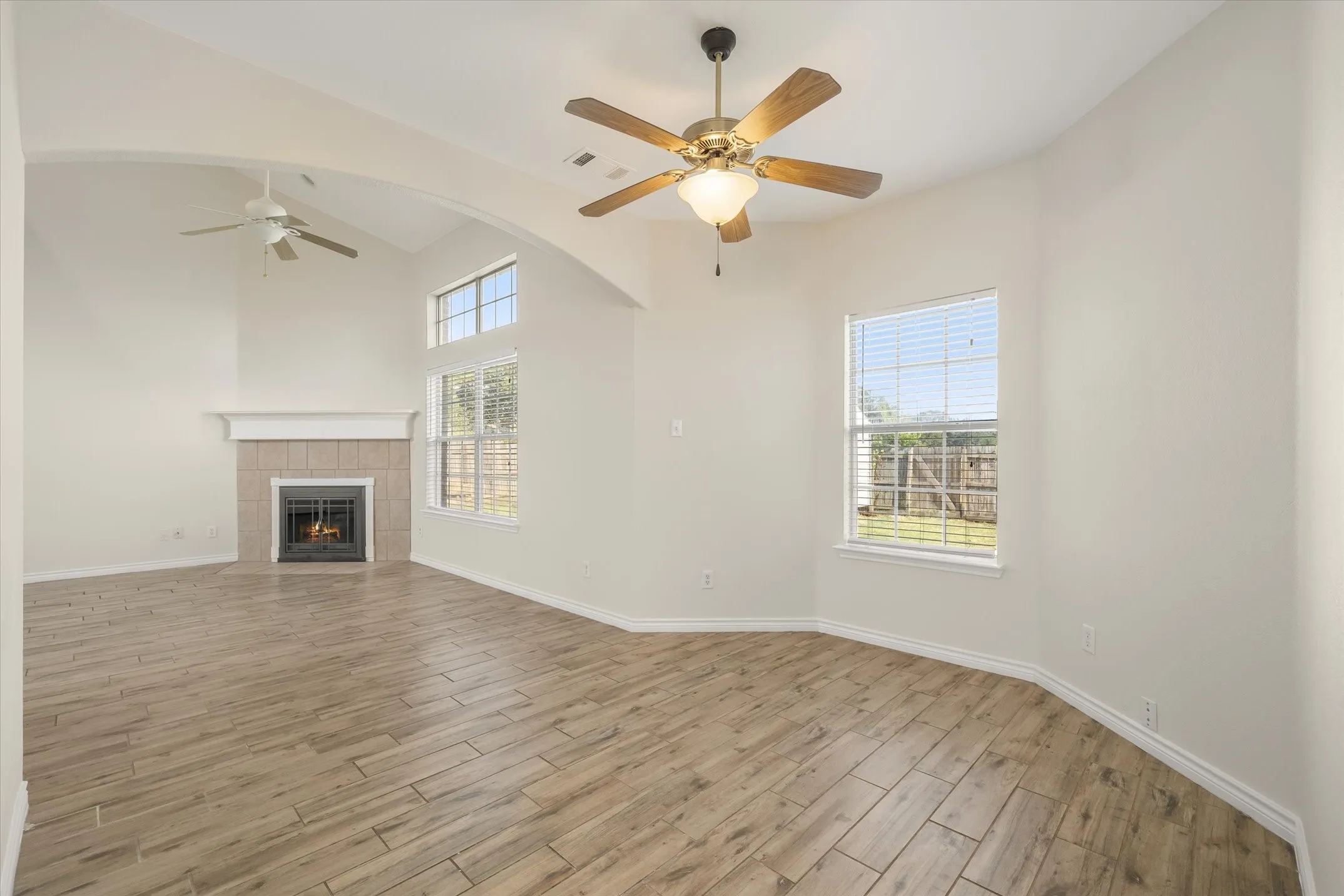 Single Family Residence For Sale in Kaufman County , 436 Roosevelt Avenue, Terrell, Texas 75160, 5 Bedroom, 4 Bathroom, 2 Garage spaces, 2,367 Sqft, built in 2007, mls#21375563, Real Estate Agent in Terrell, Homes For Sale in Kaufman county, Homes For Sale in Terrell, Realtor in Terrell Texas, Real Estate Brokerage Independent Realty Texas, Luminita Cordes Realtor