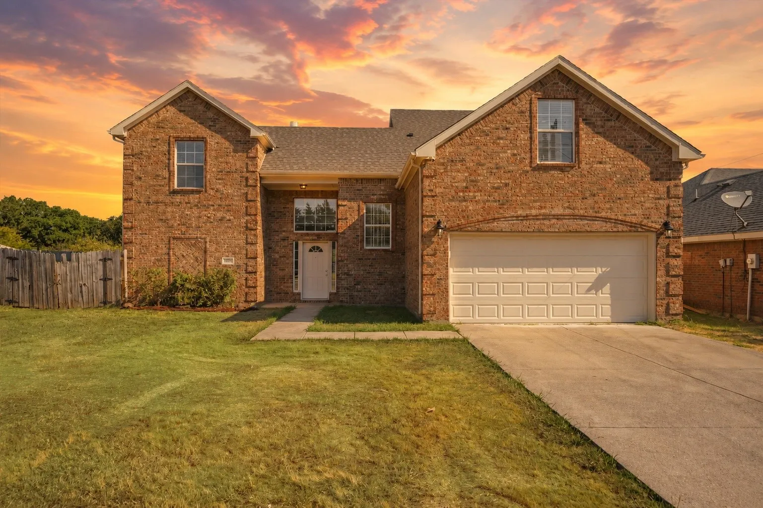 Single Family Residence For Sale in Kaufman County , 436 Roosevelt Avenue, Terrell, Texas 75160, 5 Bedroom, 4 Bathroom, 2 Garage spaces, 2,367 Sqft, built in 2007, mls#21375563, Real Estate Agent in Terrell, Homes For Sale in Kaufman county, Homes For Sale in Terrell, Realtor in Terrell Texas, Real Estate Brokerage Independent Realty Texas, Luminita Cordes Realtor