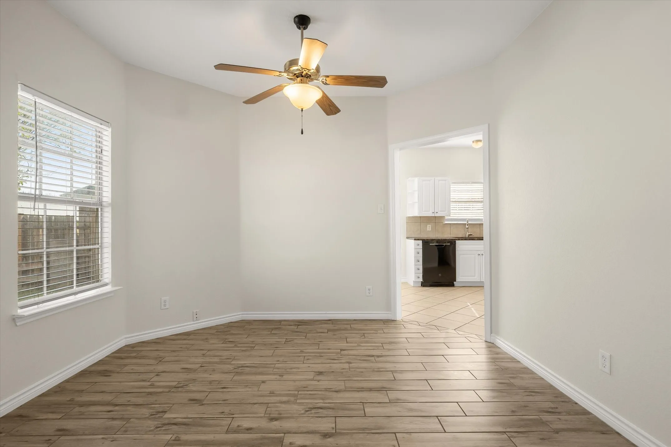 Single Family Residence For Sale in Kaufman County , 436 Roosevelt Avenue, Terrell, Texas 75160, 5 Bedroom, 4 Bathroom, 2 Garage spaces, 2,367 Sqft, built in 2007, mls#21375563, Real Estate Agent in Terrell, Homes For Sale in Kaufman county, Homes For Sale in Terrell, Realtor in Terrell Texas, Real Estate Brokerage Independent Realty Texas, Luminita Cordes Realtor