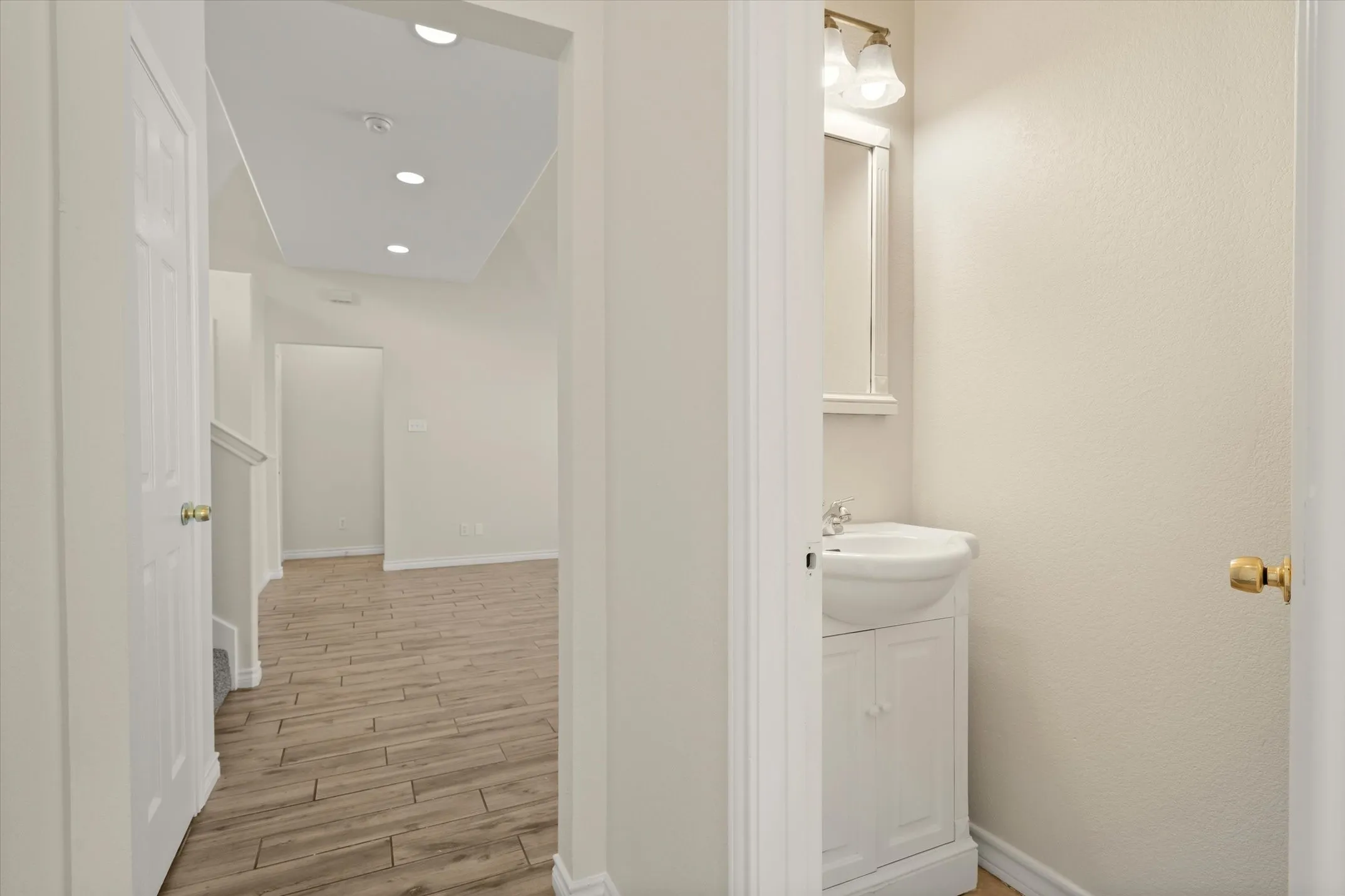 Single Family Residence For Sale in Kaufman County , 436 Roosevelt Avenue, Terrell, Texas 75160, 5 Bedroom, 4 Bathroom, 2 Garage spaces, 2,367 Sqft, built in 2007, mls#21375563, Real Estate Agent in Terrell, Homes For Sale in Kaufman county, Homes For Sale in Terrell, Realtor in Terrell Texas, Real Estate Brokerage Independent Realty Texas, Luminita Cordes Realtor