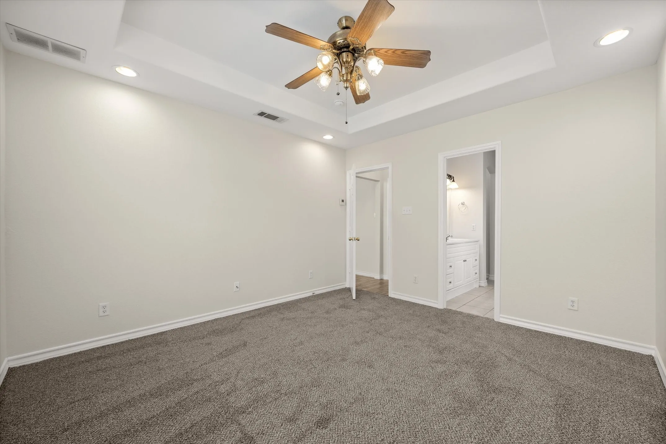Single Family Residence For Sale in Kaufman County , 436 Roosevelt Avenue, Terrell, Texas 75160, 5 Bedroom, 4 Bathroom, 2 Garage spaces, 2,367 Sqft, built in 2007, mls#21375563, Real Estate Agent in Terrell, Homes For Sale in Kaufman county, Homes For Sale in Terrell, Realtor in Terrell Texas, Real Estate Brokerage Independent Realty Texas, Luminita Cordes Realtor