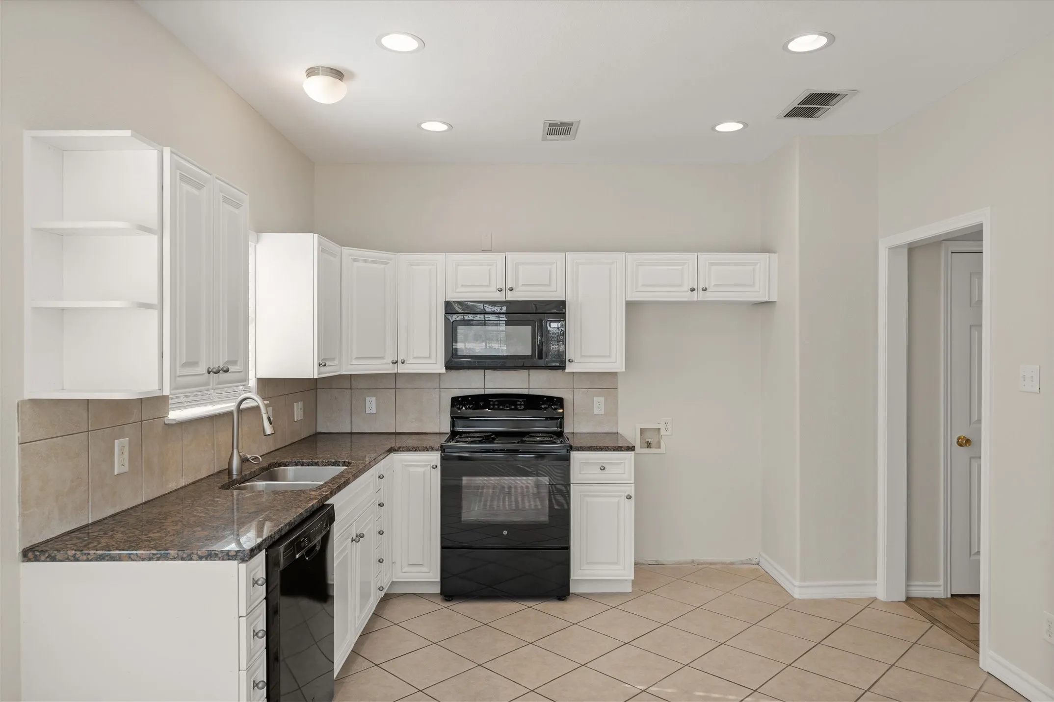 Single Family Residence For Sale in Kaufman County , 436 Roosevelt Avenue, Terrell, Texas 75160, 5 Bedroom, 4 Bathroom, 2 Garage spaces, 2,367 Sqft, built in 2007, mls#21375563, Real Estate Agent in Terrell, Homes For Sale in Kaufman county, Homes For Sale in Terrell, Realtor in Terrell Texas, Real Estate Brokerage Independent Realty Texas, Luminita Cordes Realtor