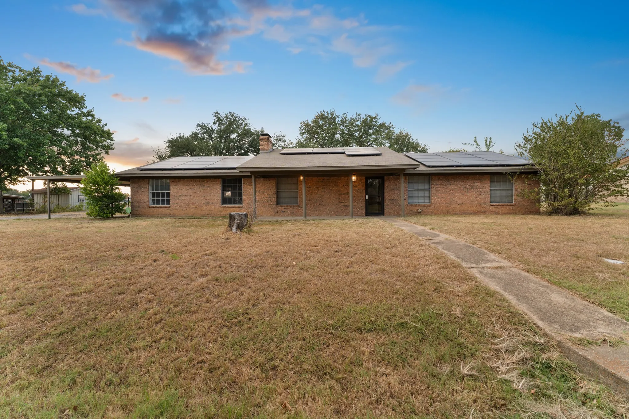 Single Family Residence For Sale in Kaufman County , 623 E Kempner Street, Mabank, Texas 75147, 3 Bedroom, 2 Bathroom, 2 Garage spaces, 1,682 Sqft, built in 1960, mls#21372492, Real Estate Agent in Mabank, Homes For Sale in Kaufman county, Homes For Sale in Mabank, Realtor in Mabank Texas, Real Estate Brokerage Independent Realty Texas, Luminita Cordes Realtor