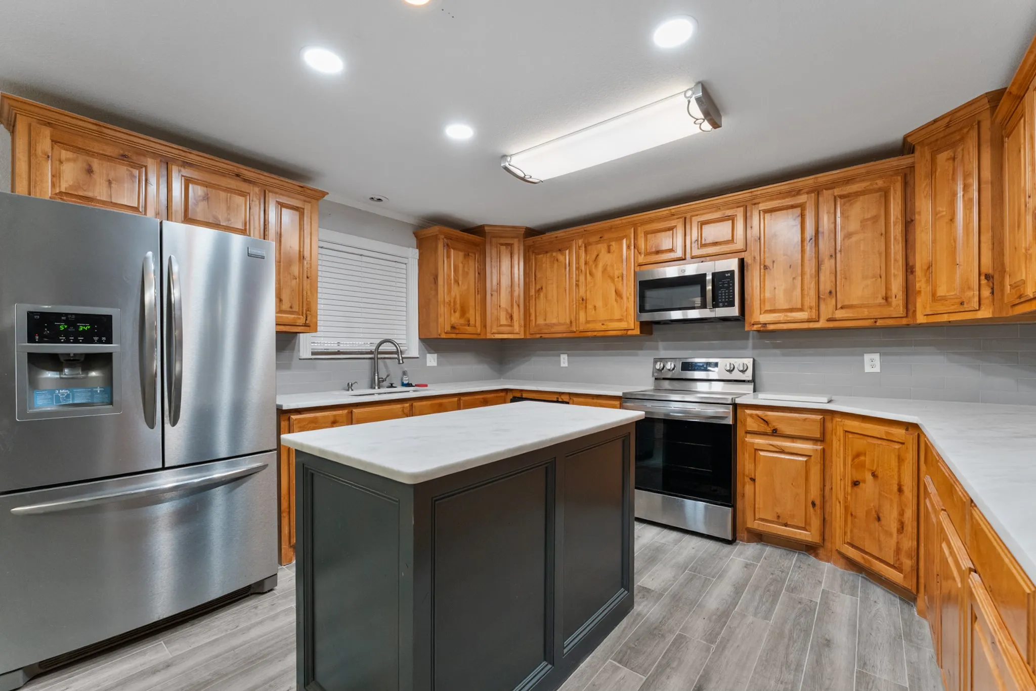 Single Family Residence For Sale in Kaufman County , 623 E Kempner Street, Mabank, Texas 75147, 3 Bedroom, 2 Bathroom, 2 Garage spaces, 1,682 Sqft, built in 1960, mls#21372492, Real Estate Agent in Mabank, Homes For Sale in Kaufman county, Homes For Sale in Mabank, Realtor in Mabank Texas, Real Estate Brokerage Independent Realty Texas, Luminita Cordes Realtor