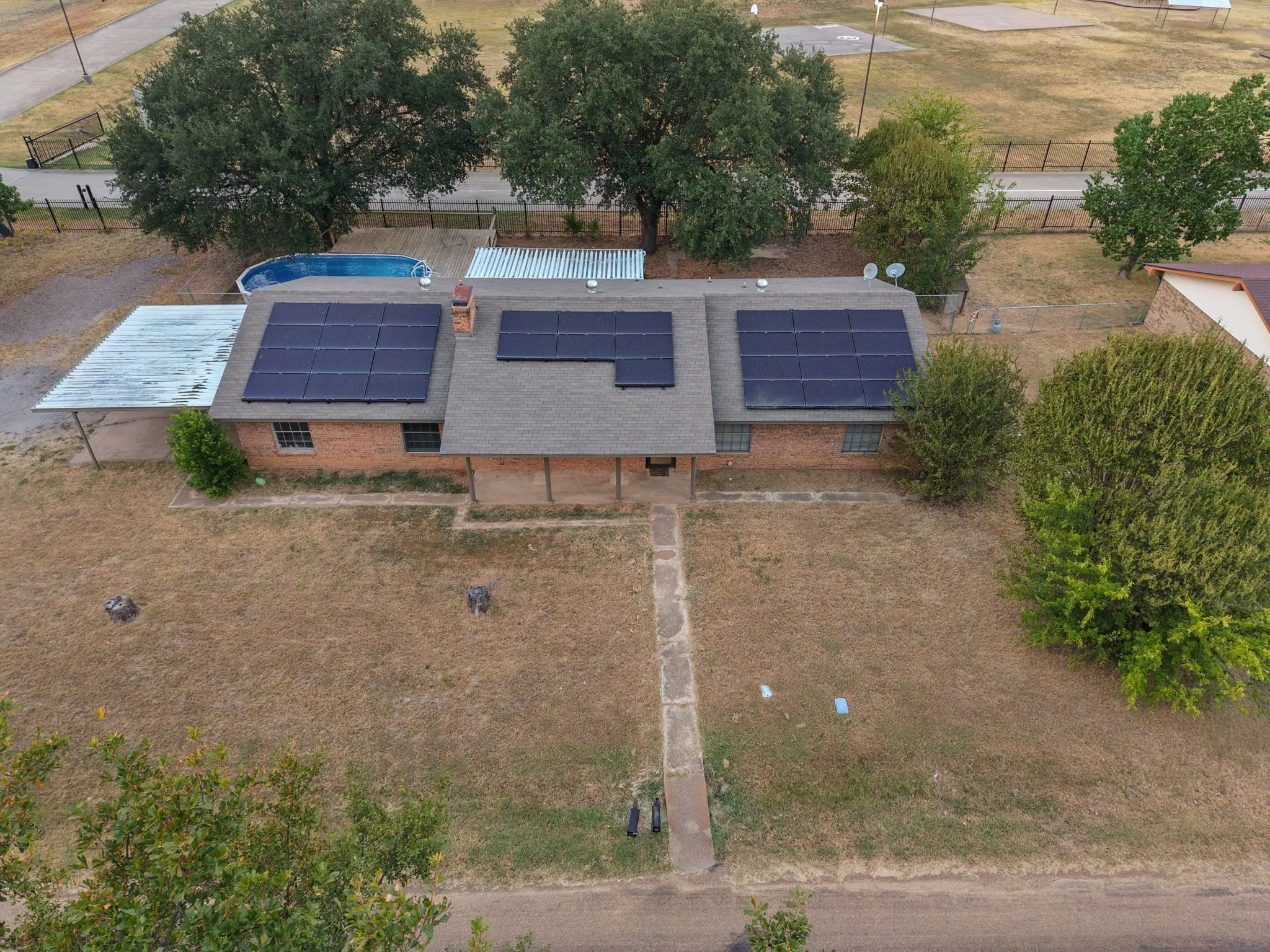Single Family Residence For Sale in Kaufman County , 623 E Kempner Street, Mabank, Texas 75147, 3 Bedroom, 2 Bathroom, 2 Garage spaces, 1,682 Sqft, built in 1960, mls#21372492, Real Estate Agent in Mabank, Homes For Sale in Kaufman county, Homes For Sale in Mabank, Realtor in Mabank Texas, Real Estate Brokerage Independent Realty Texas, Luminita Cordes Realtor