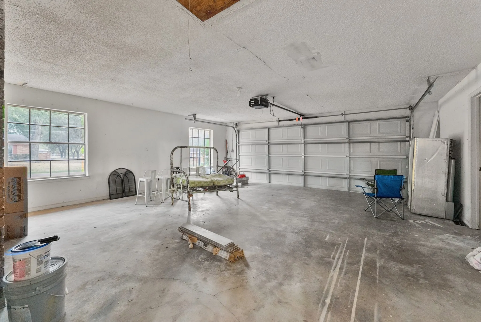 Single Family Residence For Sale in Kaufman County , 623 E Kempner Street, Mabank, Texas 75147, 3 Bedroom, 2 Bathroom, 2 Garage spaces, 1,682 Sqft, built in 1960, mls#21372492, Real Estate Agent in Mabank, Homes For Sale in Kaufman county, Homes For Sale in Mabank, Realtor in Mabank Texas, Real Estate Brokerage Independent Realty Texas, Luminita Cordes Realtor