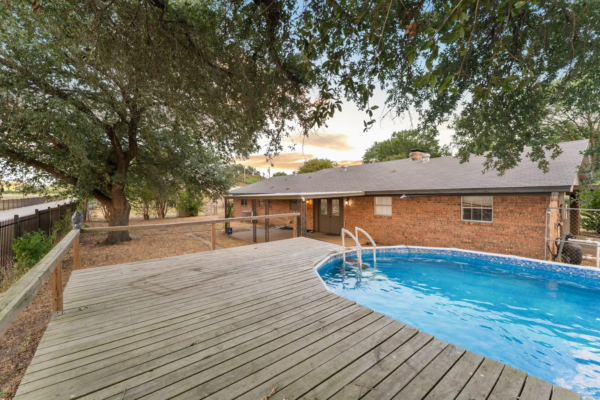 Single Family Residence For Sale in Kaufman County , 623 E Kempner Street, Mabank, Texas 75147, 3 Bedroom, 2 Bathroom, 2 Garage spaces, 1,682 Sqft, built in 1960, mls#21372492, Real Estate Agent in Mabank, Homes For Sale in Kaufman county, Homes For Sale in Mabank, Realtor in Mabank Texas, Real Estate Brokerage Independent Realty Texas, Luminita Cordes Realtor