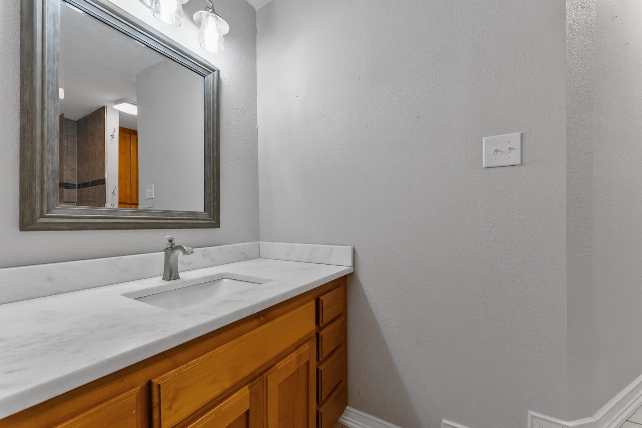 Single Family Residence For Sale in Kaufman County , 623 E Kempner Street, Mabank, Texas 75147, 3 Bedroom, 2 Bathroom, 2 Garage spaces, 1,682 Sqft, built in 1960, mls#21372492, Real Estate Agent in Mabank, Homes For Sale in Kaufman county, Homes For Sale in Mabank, Realtor in Mabank Texas, Real Estate Brokerage Independent Realty Texas, Luminita Cordes Realtor