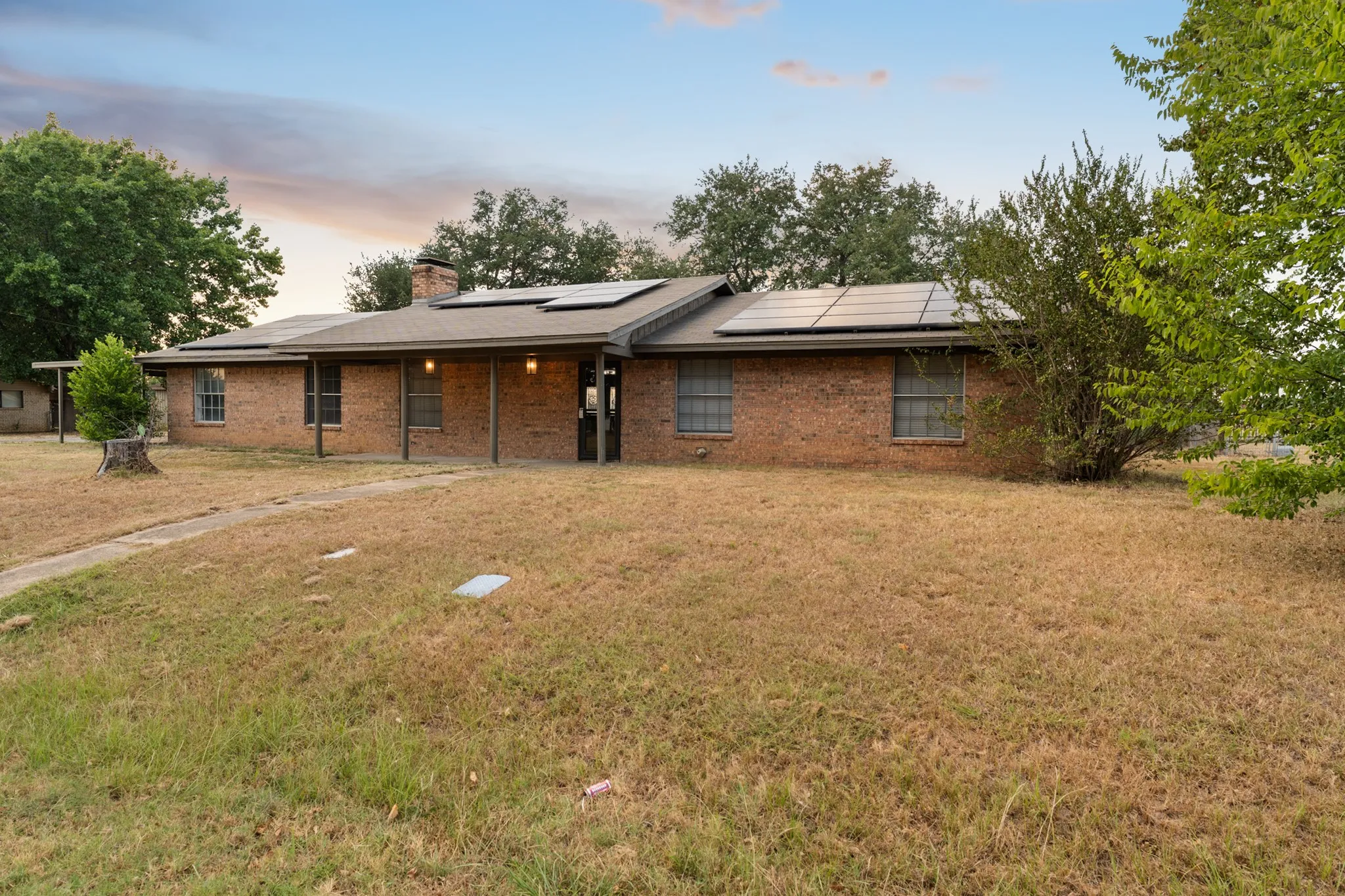 Single Family Residence For Sale in Kaufman County , 623 E Kempner Street, Mabank, Texas 75147, 3 Bedroom, 2 Bathroom, 2 Garage spaces, 1,682 Sqft, built in 1960, mls#21372492, Real Estate Agent in Mabank, Homes For Sale in Kaufman county, Homes For Sale in Mabank, Realtor in Mabank Texas, Real Estate Brokerage Independent Realty Texas, Luminita Cordes Realtor