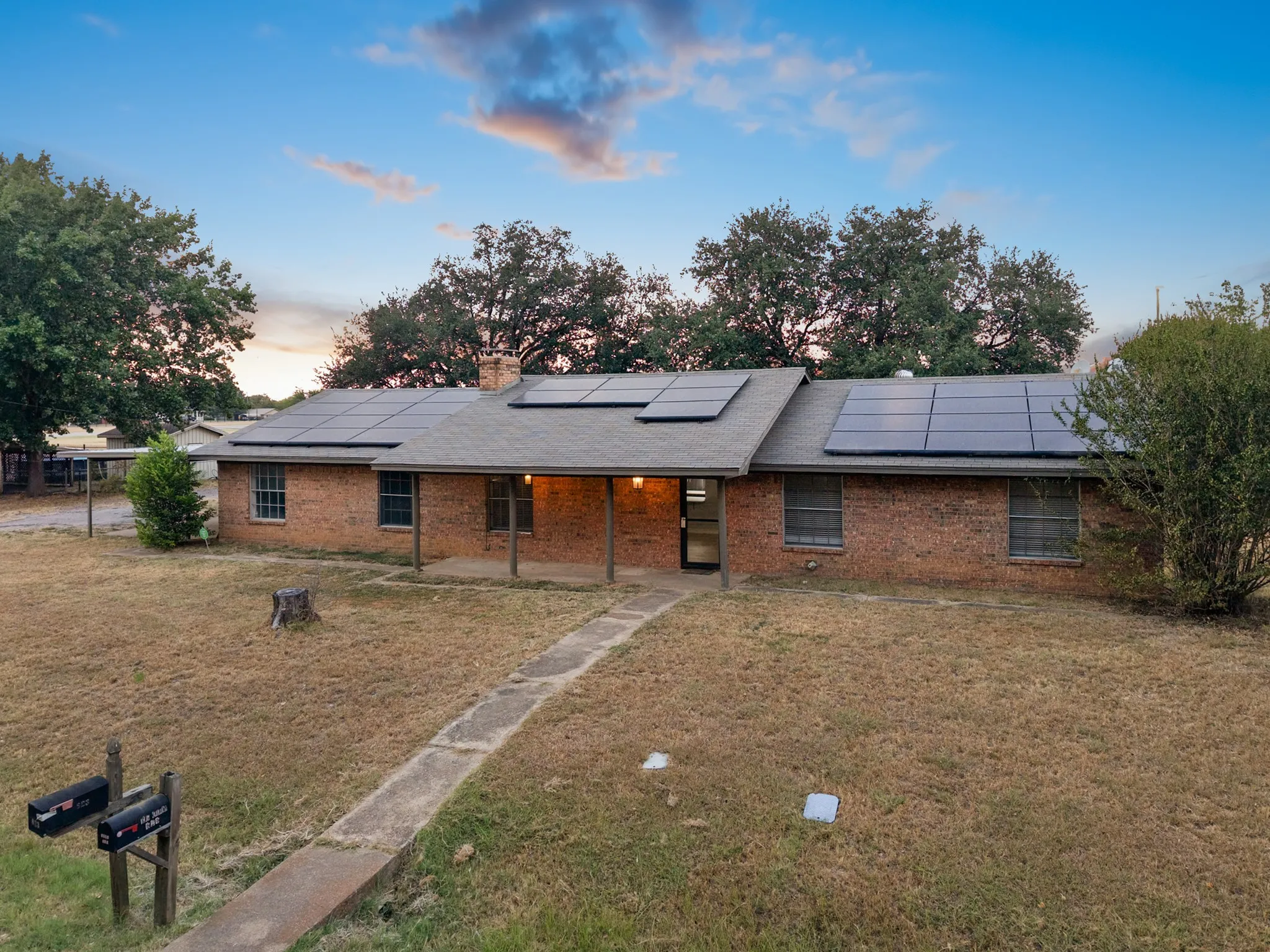 Single Family Residence For Sale in Kaufman County , 623 E Kempner Street, Mabank, Texas 75147, 3 Bedroom, 2 Bathroom, 2 Garage spaces, 1,682 Sqft, built in 1960, mls#21372492, Real Estate Agent in Mabank, Homes For Sale in Kaufman county, Homes For Sale in Mabank, Realtor in Mabank Texas, Real Estate Brokerage Independent Realty Texas, Luminita Cordes Realtor