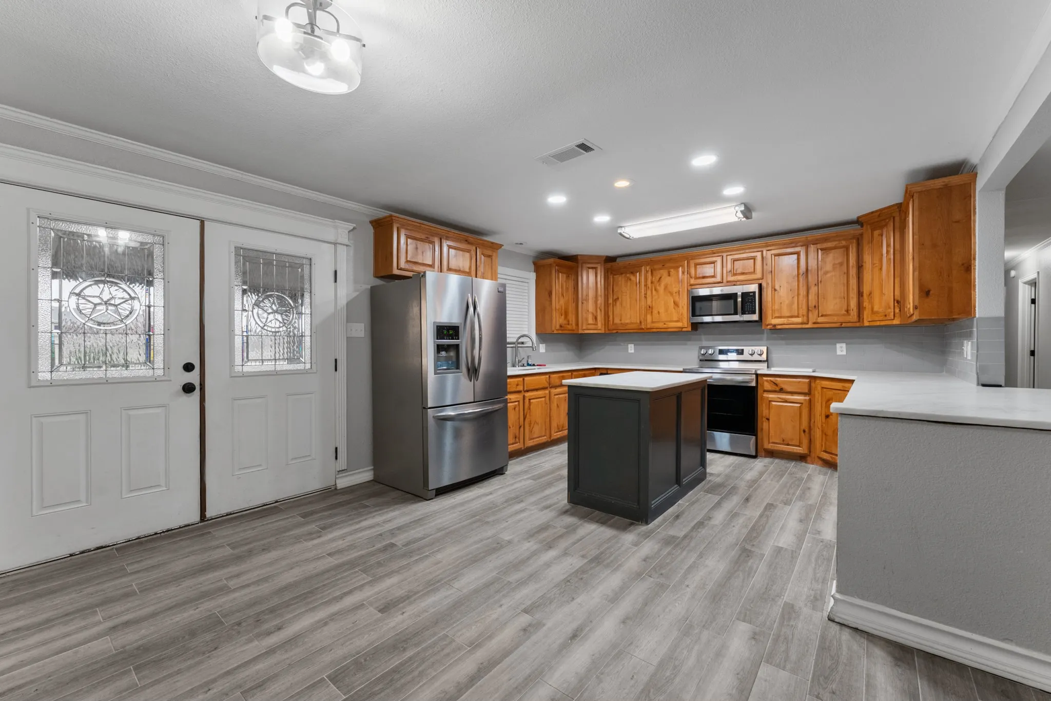 Single Family Residence For Sale in Kaufman County , 623 E Kempner Street, Mabank, Texas 75147, 3 Bedroom, 2 Bathroom, 2 Garage spaces, 1,682 Sqft, built in 1960, mls#21372492, Real Estate Agent in Mabank, Homes For Sale in Kaufman county, Homes For Sale in Mabank, Realtor in Mabank Texas, Real Estate Brokerage Independent Realty Texas, Luminita Cordes Realtor