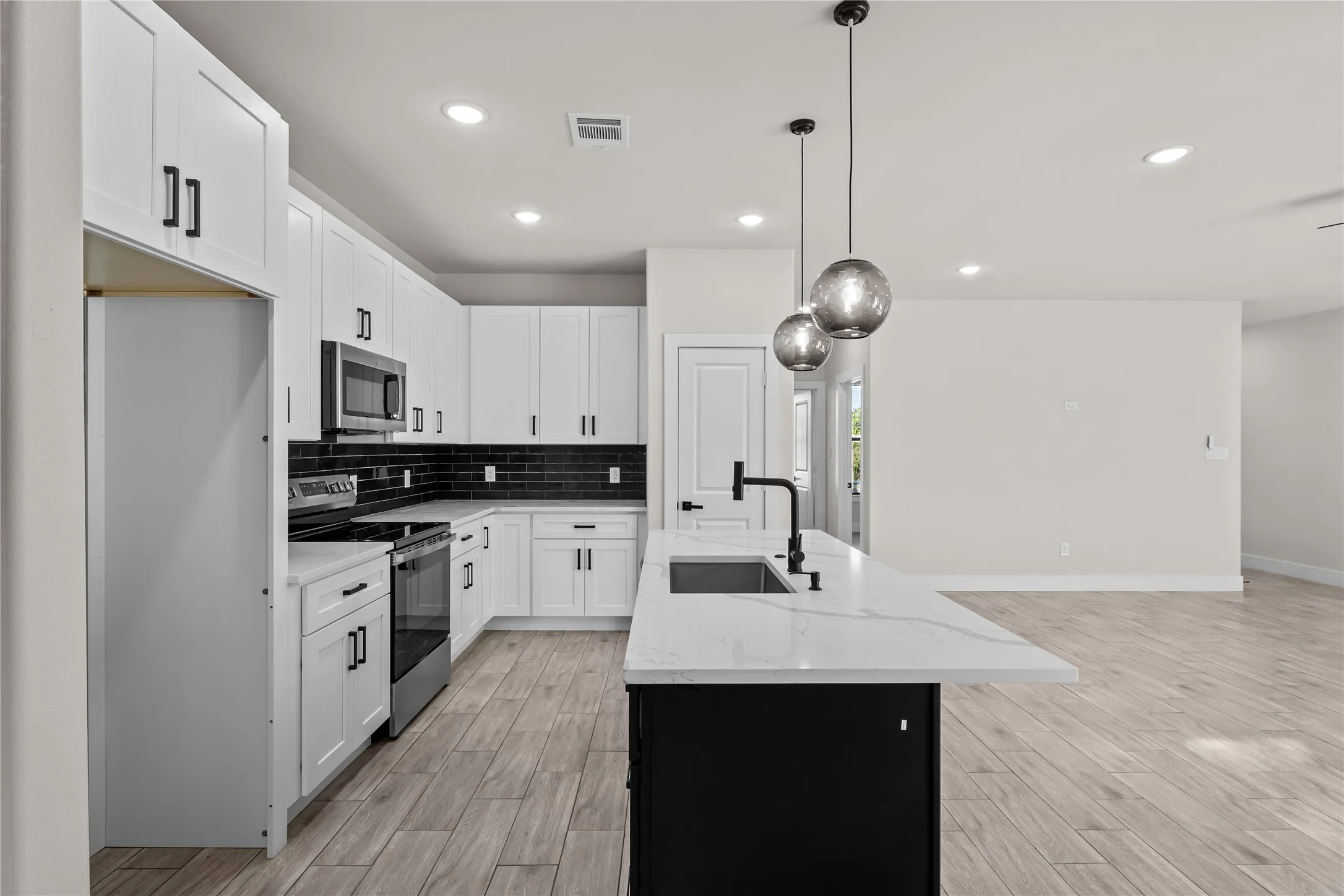 Single Family Residence For Sale in Hood County , 5815 Belaire Circle, Granbury, Texas 76048, 4 Bedroom, 2 Bathroom, Garage spaces, 1,759 Sqft, built in 2026, mls#21375578, Real Estate Agent in Granbury, Homes For Sale in Hood county, Homes For Sale in Granbury, Realtor in Granbury Texas, Real Estate Brokerage Independent Realty Texas, Luminita Cordes Realtor