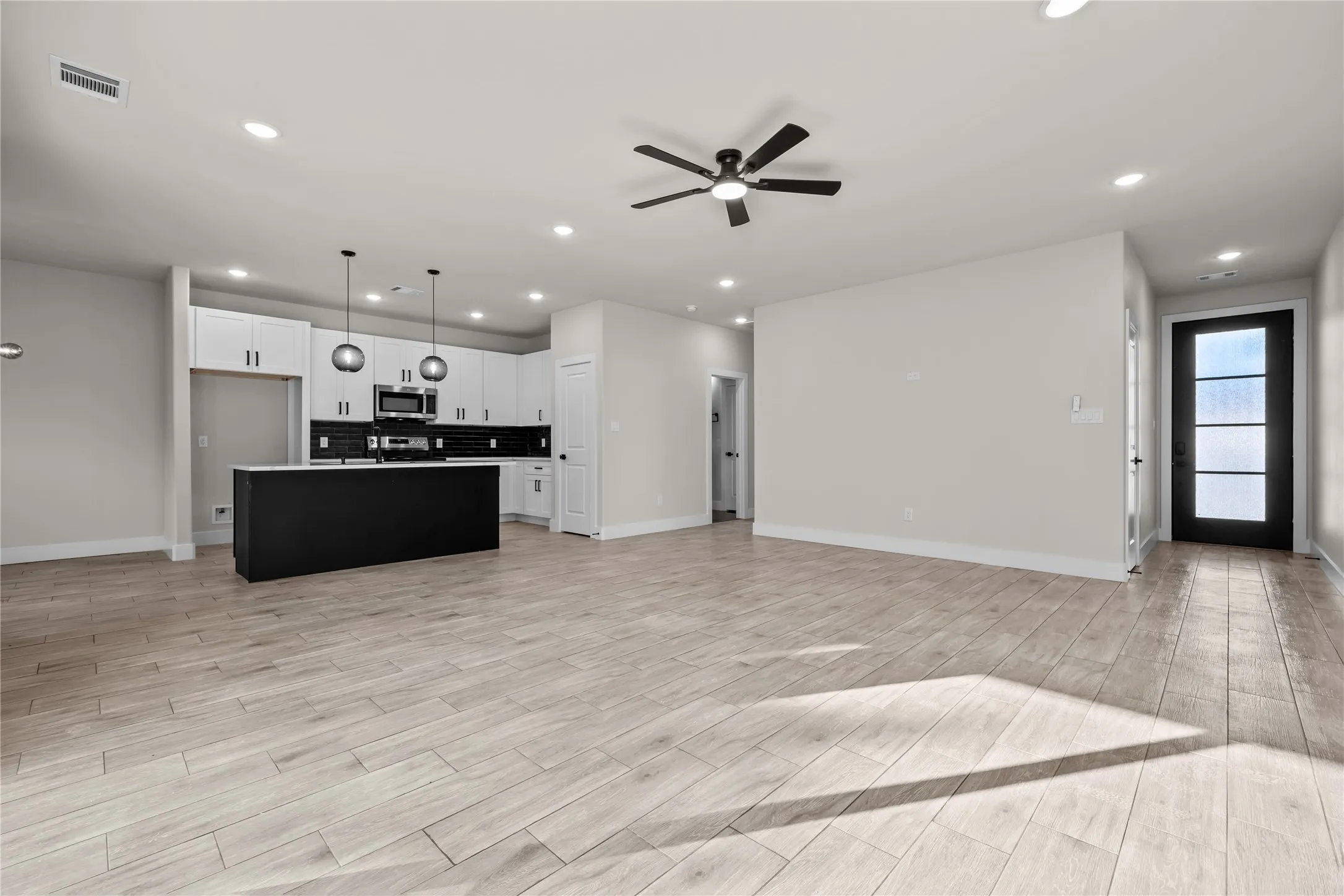 Single Family Residence For Sale in Hood County , 5815 Belaire Circle, Granbury, Texas 76048, 4 Bedroom, 2 Bathroom, Garage spaces, 1,759 Sqft, built in 2026, mls#21375578, Real Estate Agent in Granbury, Homes For Sale in Hood county, Homes For Sale in Granbury, Realtor in Granbury Texas, Real Estate Brokerage Independent Realty Texas, Luminita Cordes Realtor